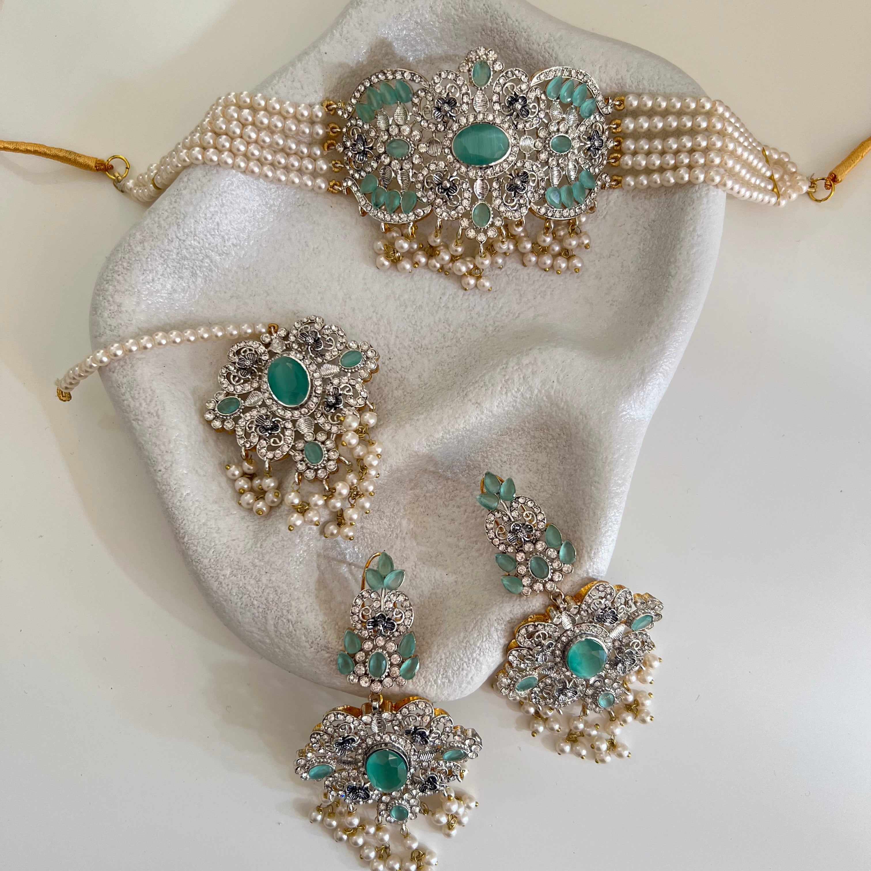 Neha Choker Set