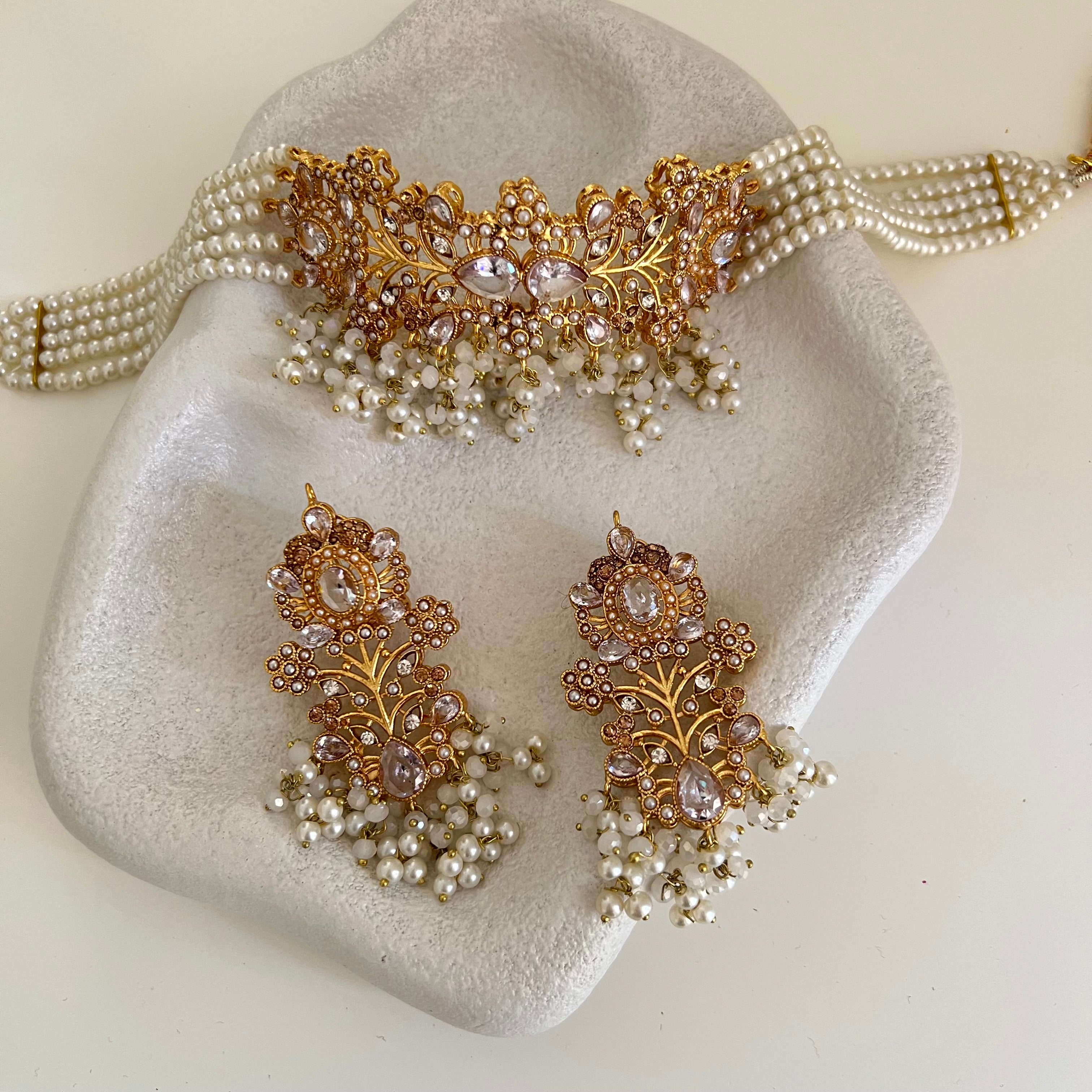 Reama Choker Set