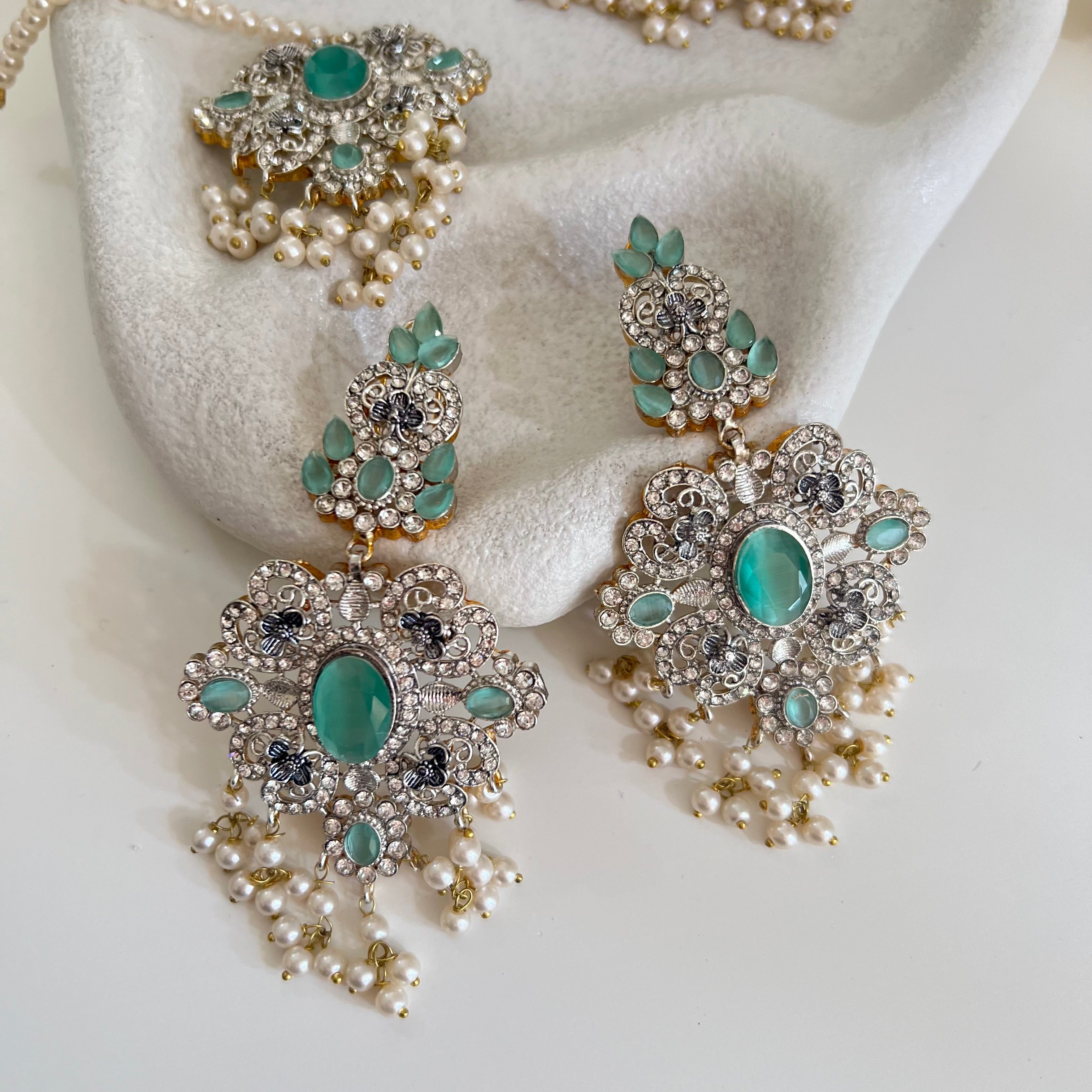Neha Choker Set