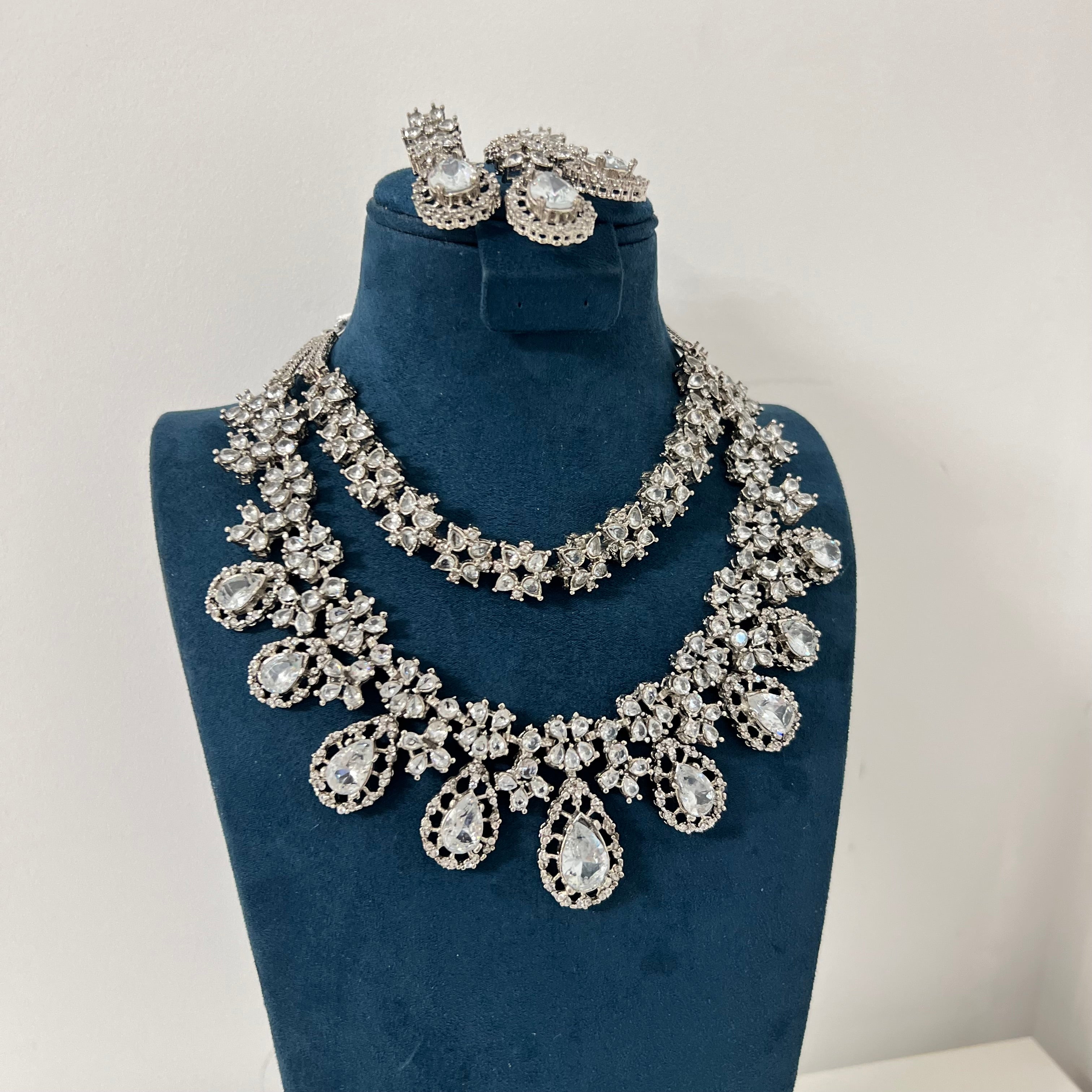Siana Necklace Set