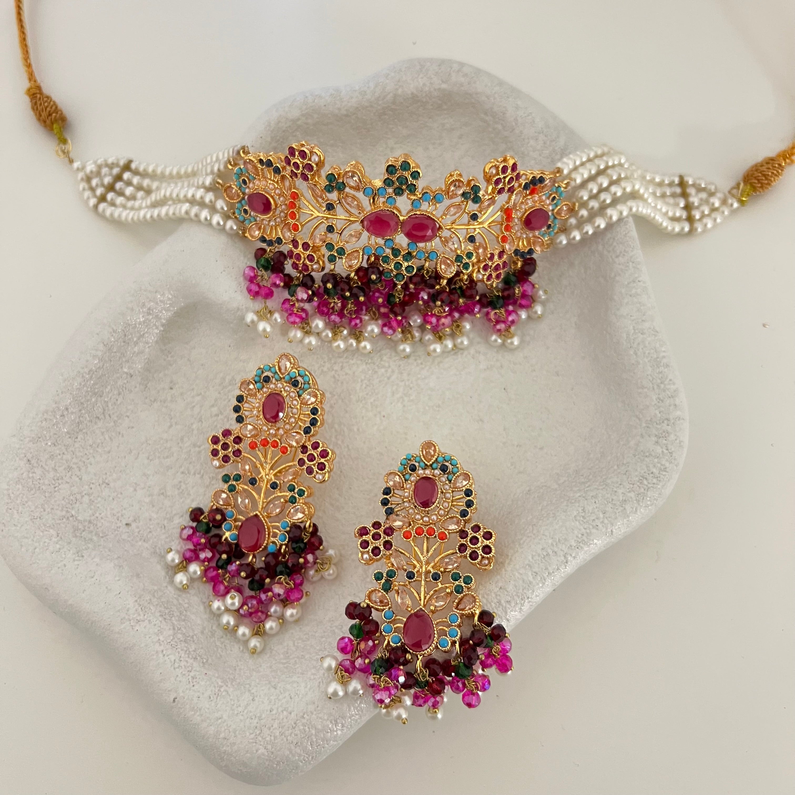 Reama Choker Set