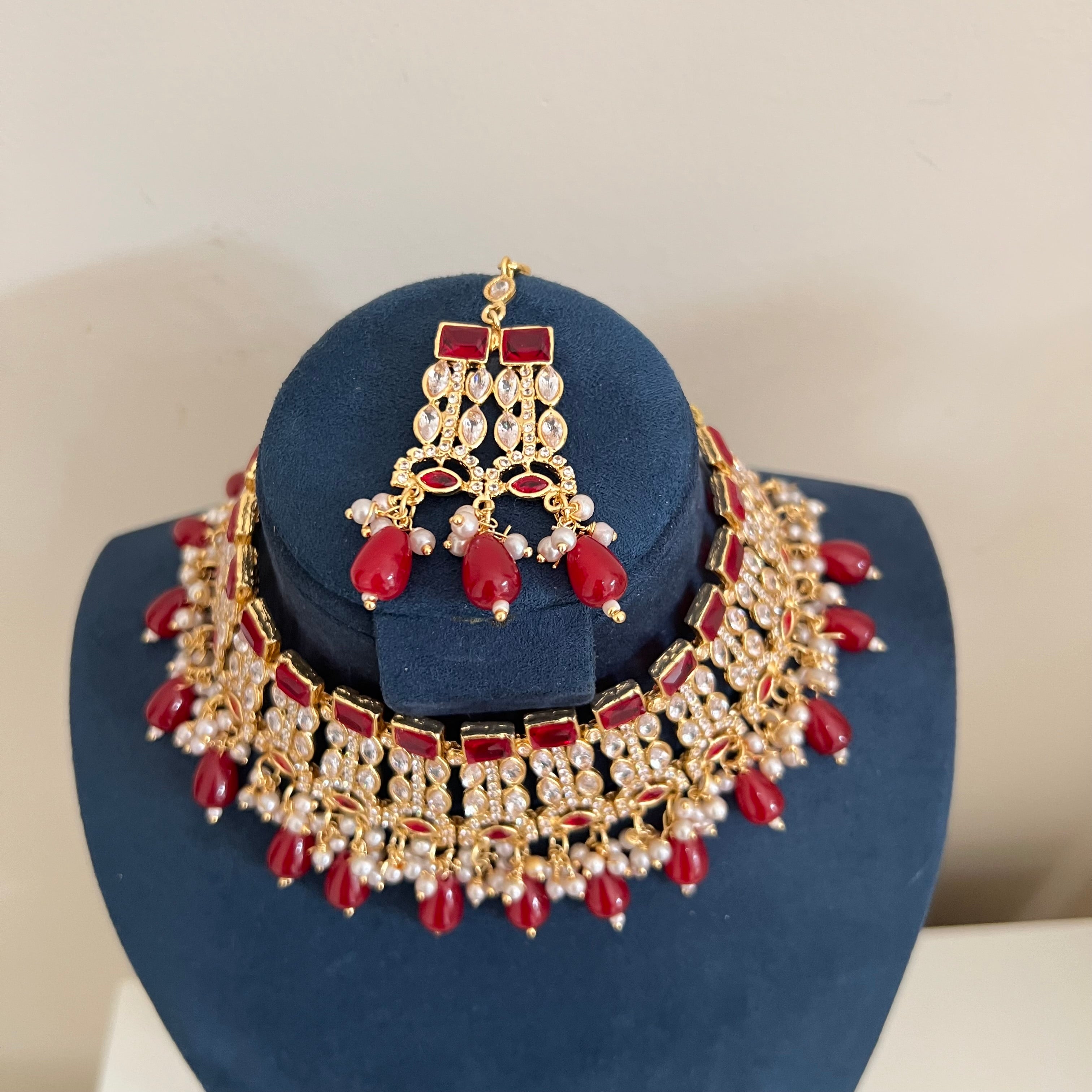Anum Necklace Set