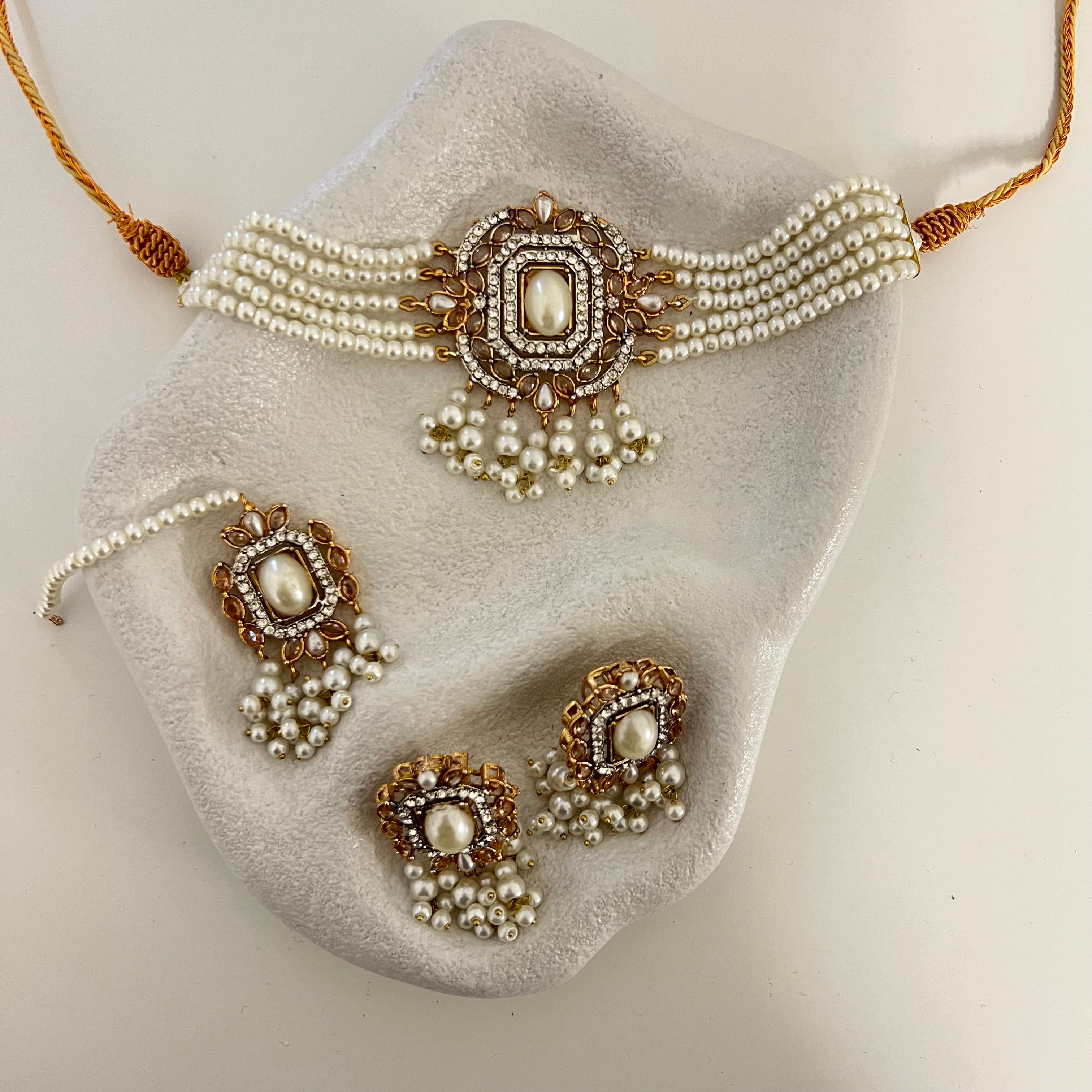 Sumaiya Choker Set