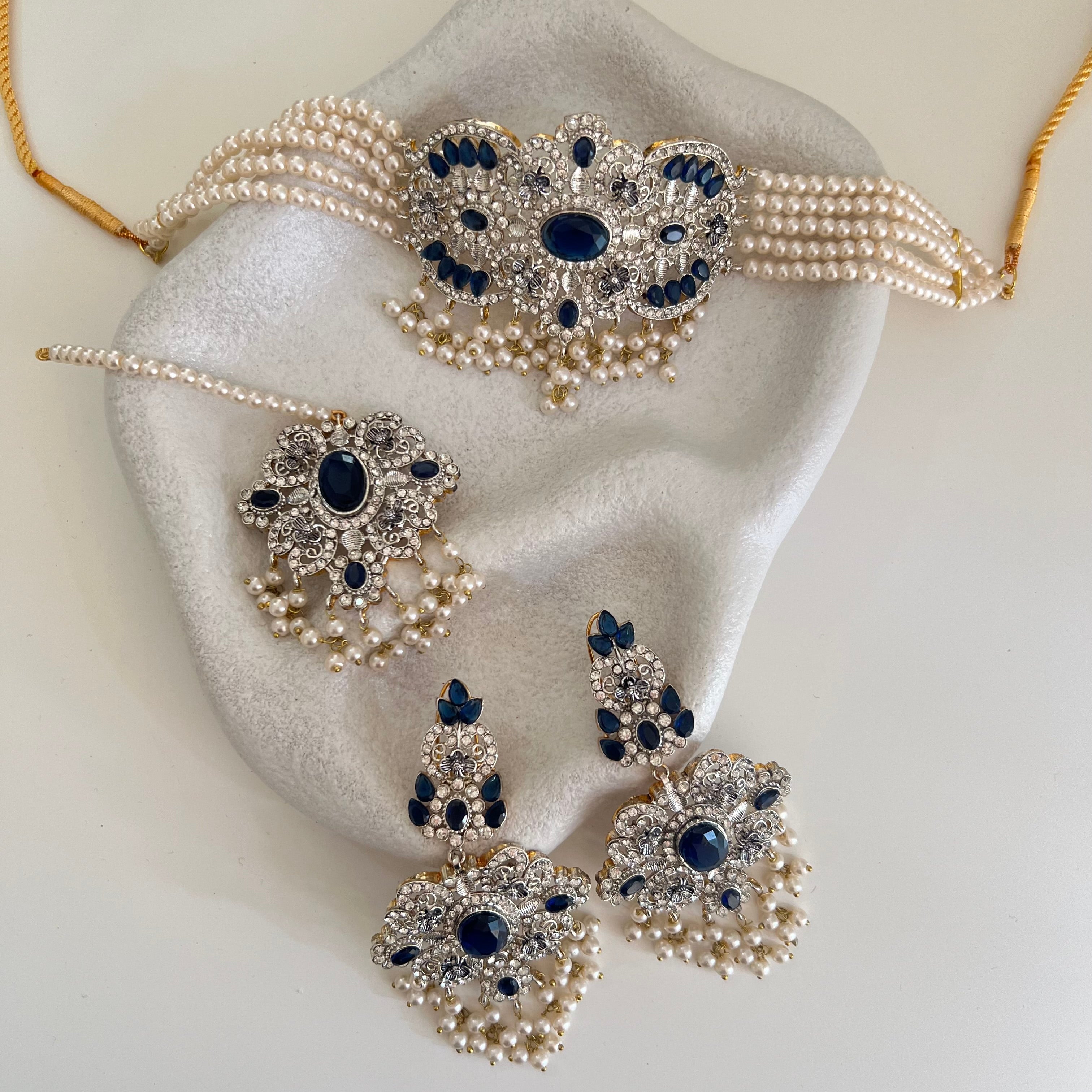 Neha Choker Set
