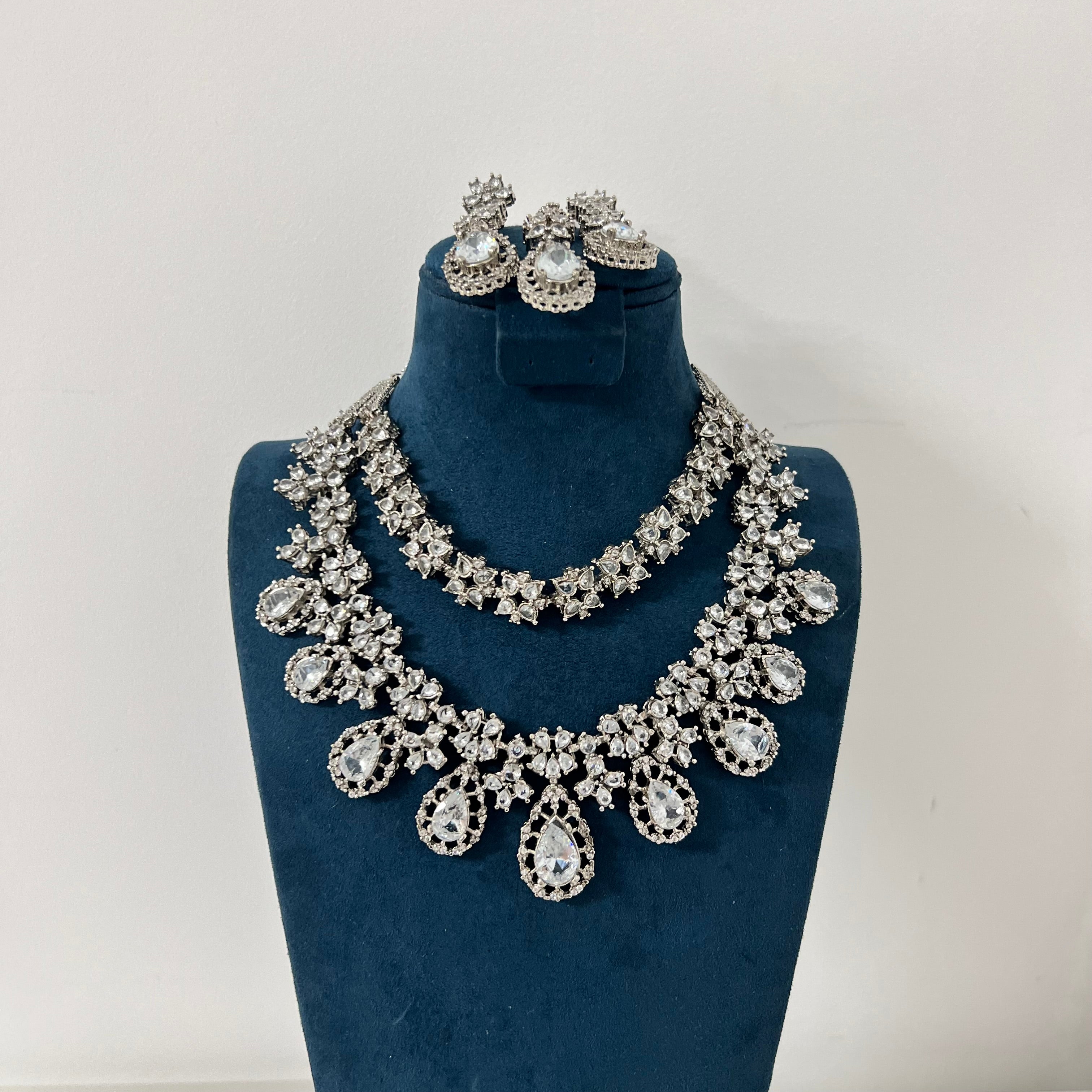 Siana Necklace Set