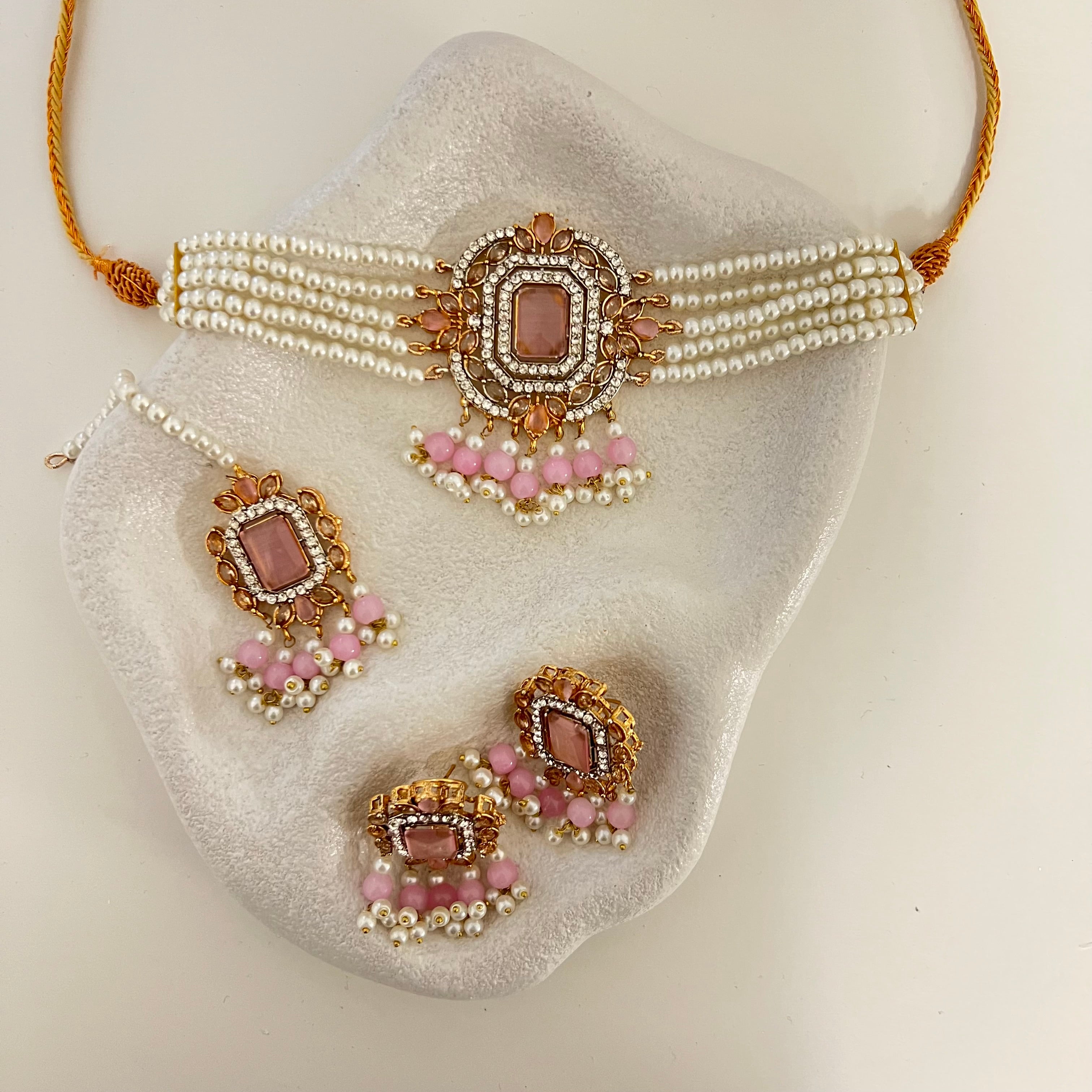 Sumaiya Choker Set