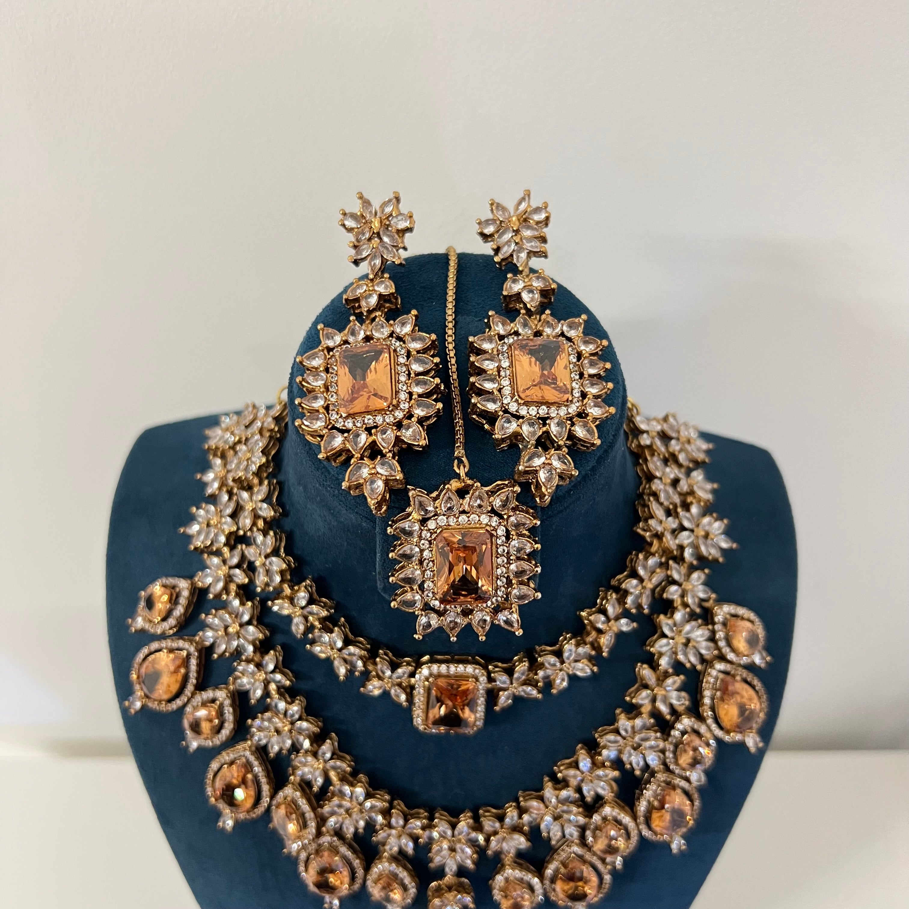 Samina Necklace Set