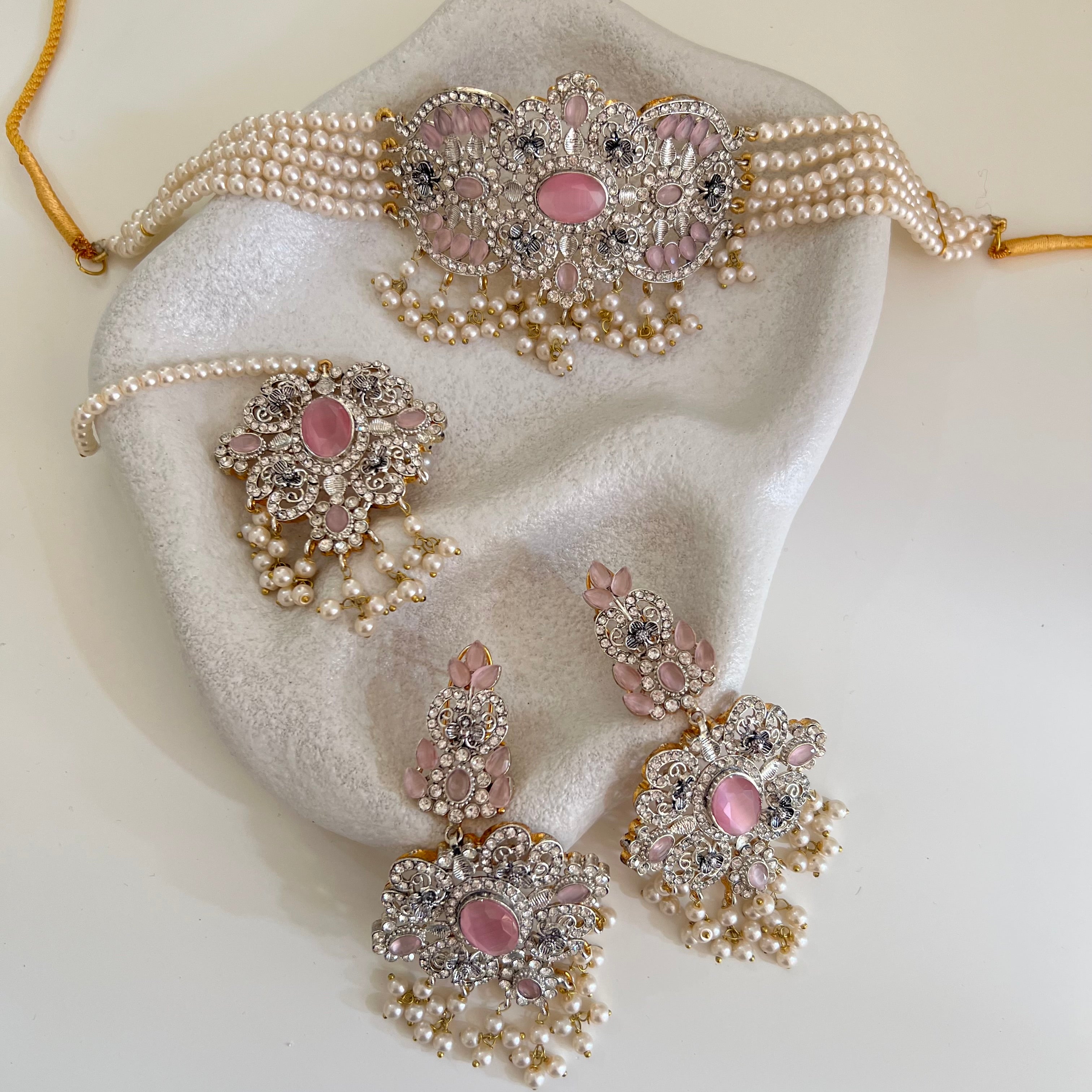 Neha Choker Set