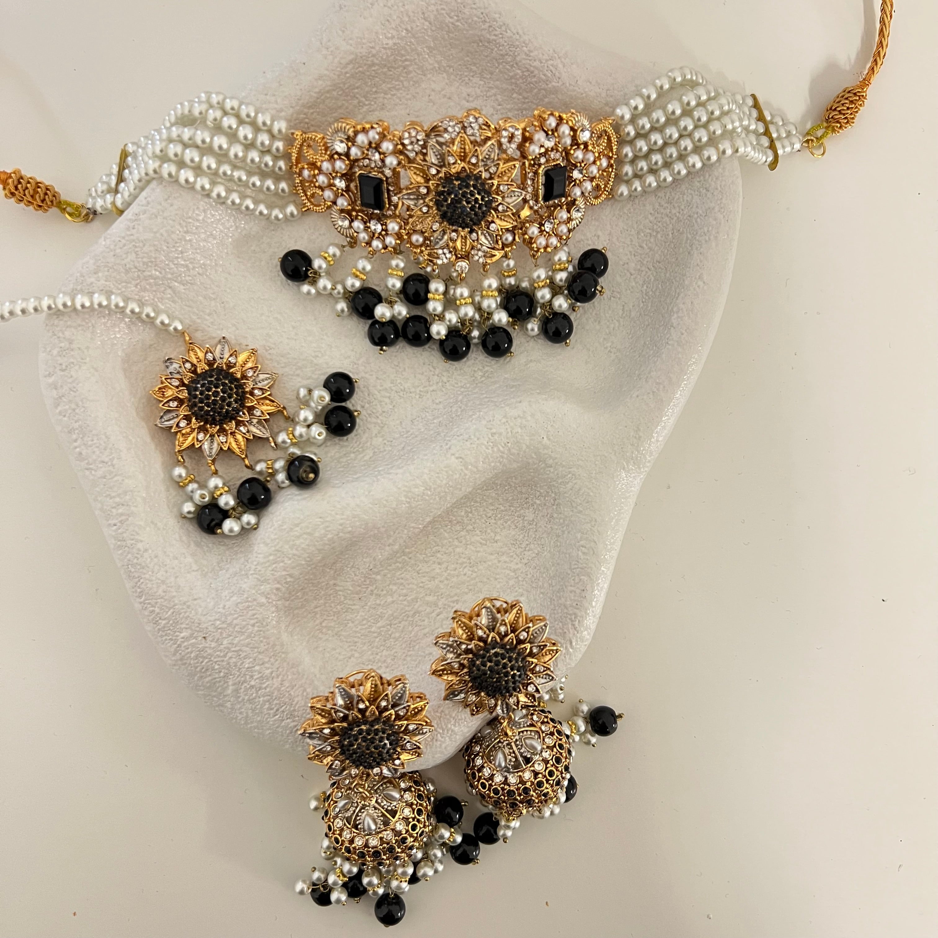 Kajal Choker Set