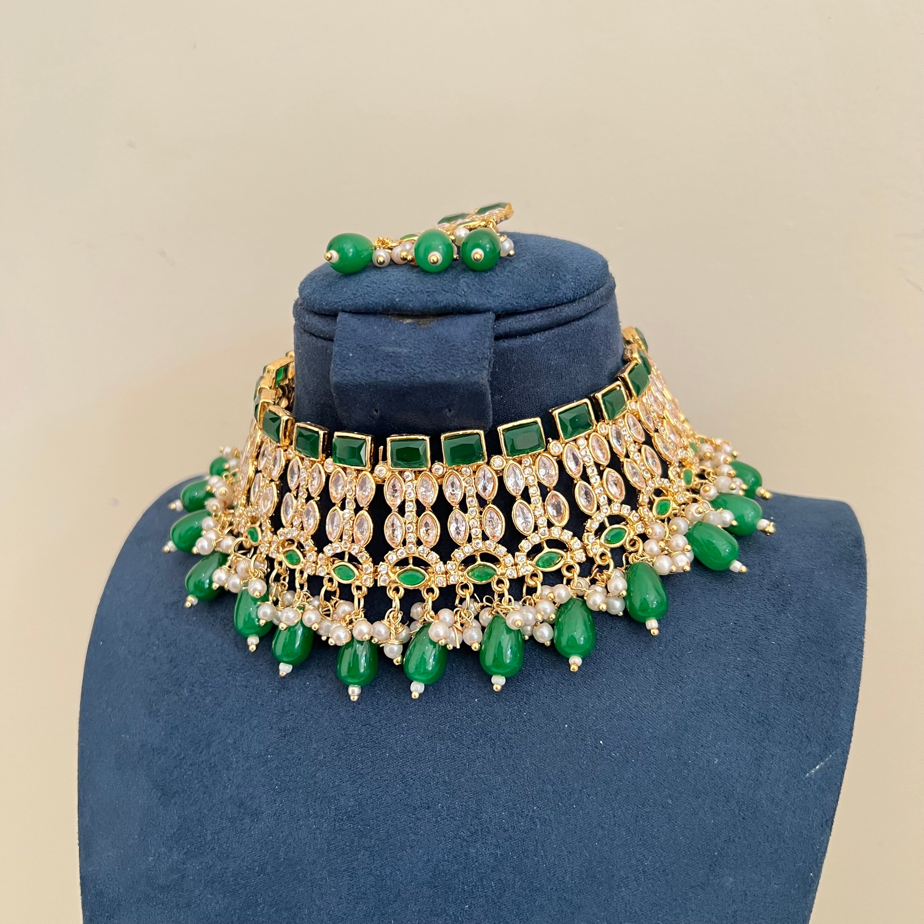Anum Necklace Set