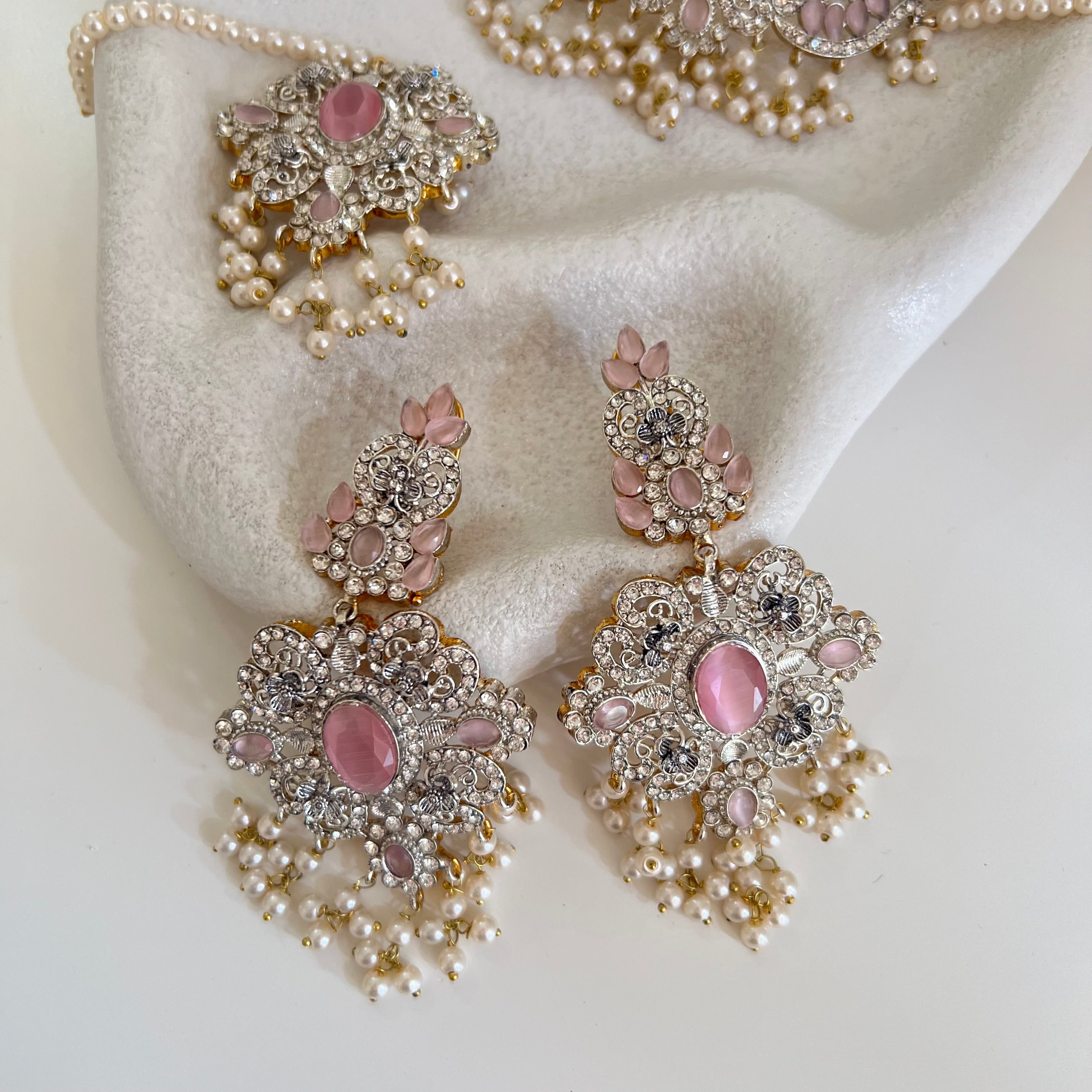 Neha Choker Set