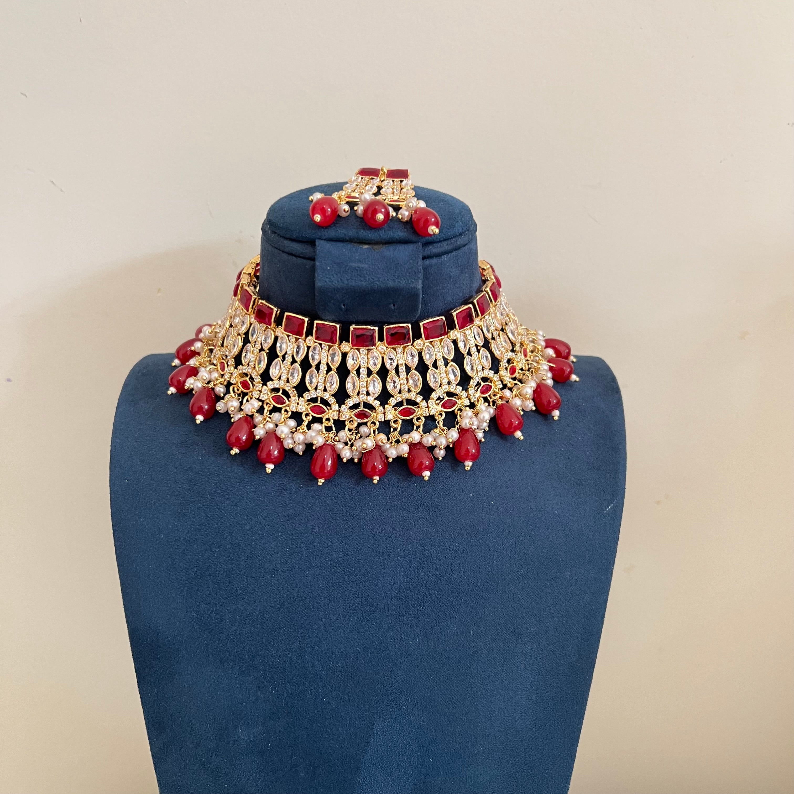 Anum Necklace Set