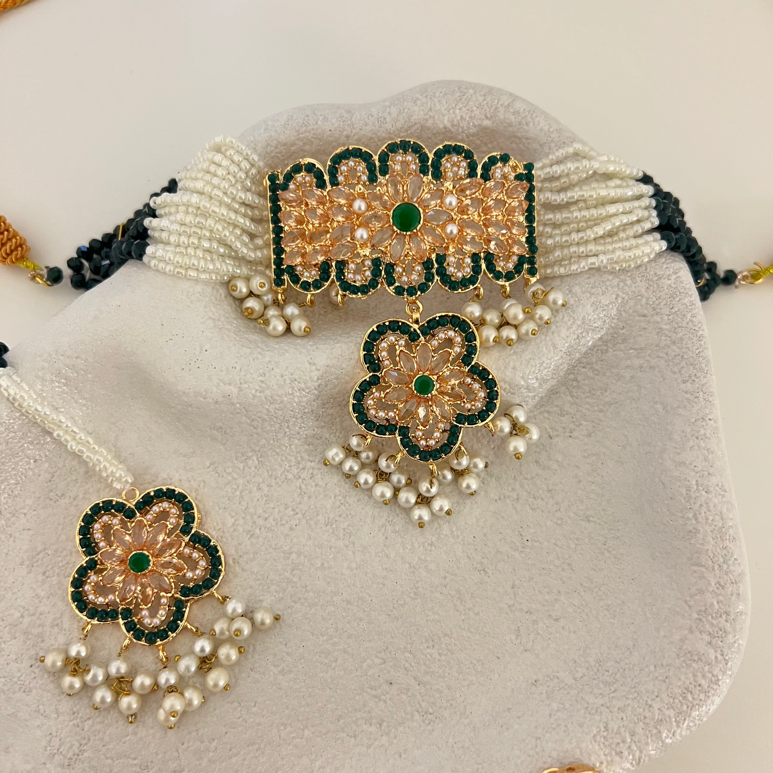kamila Choker Set