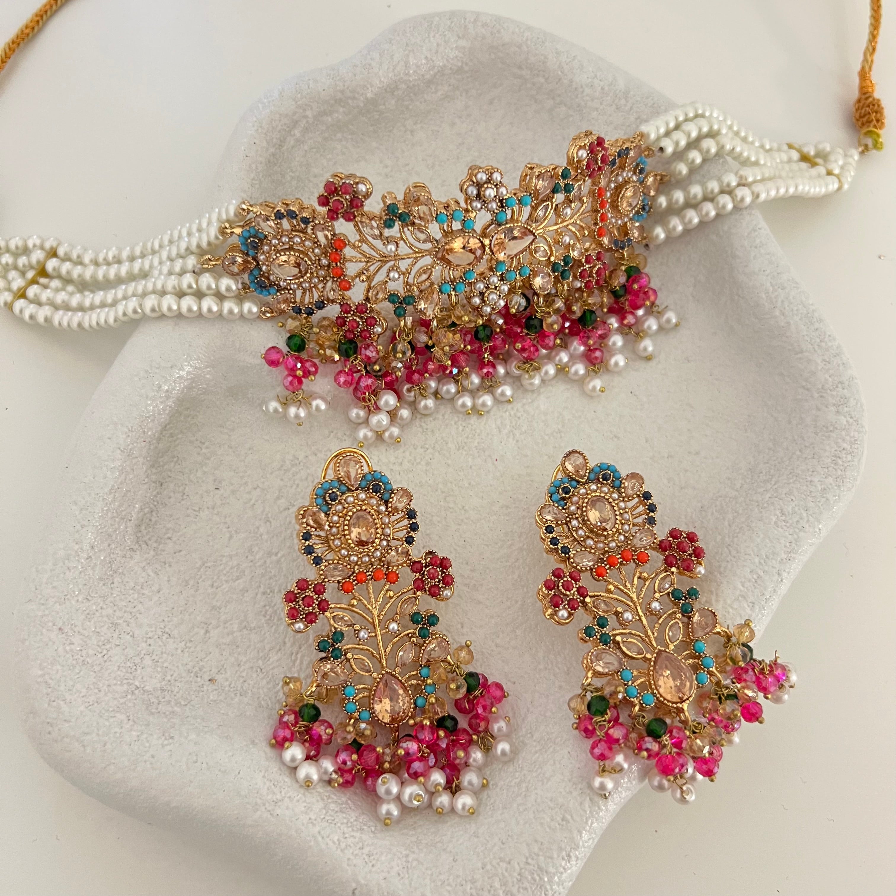 Reama Choker Set