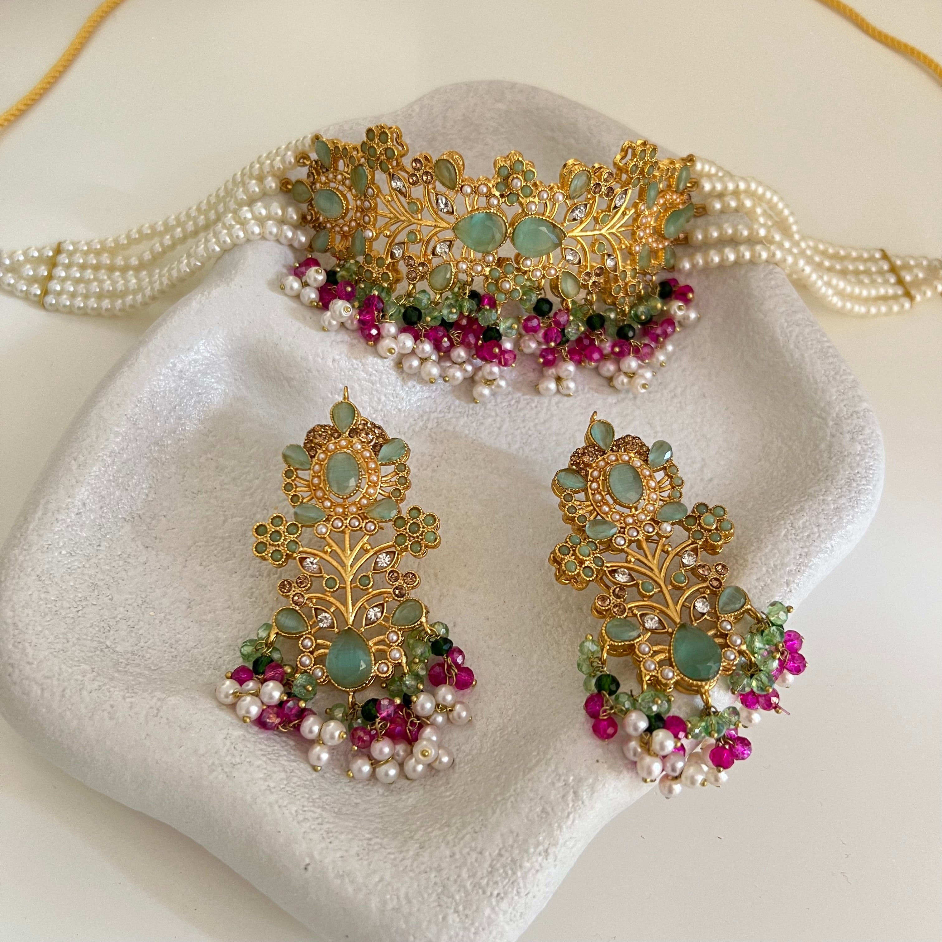 Reama Choker Set