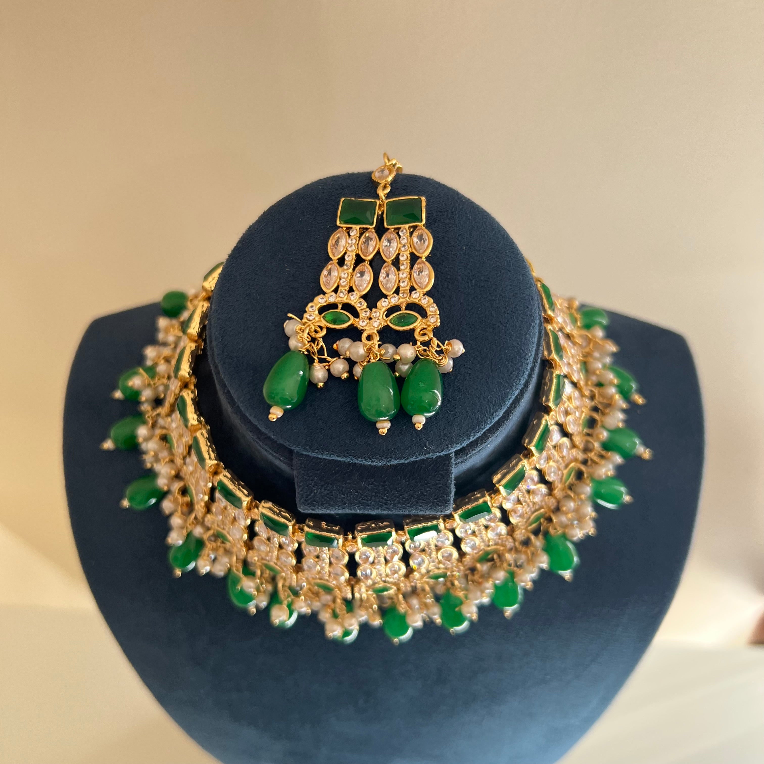 Anum Necklace Set