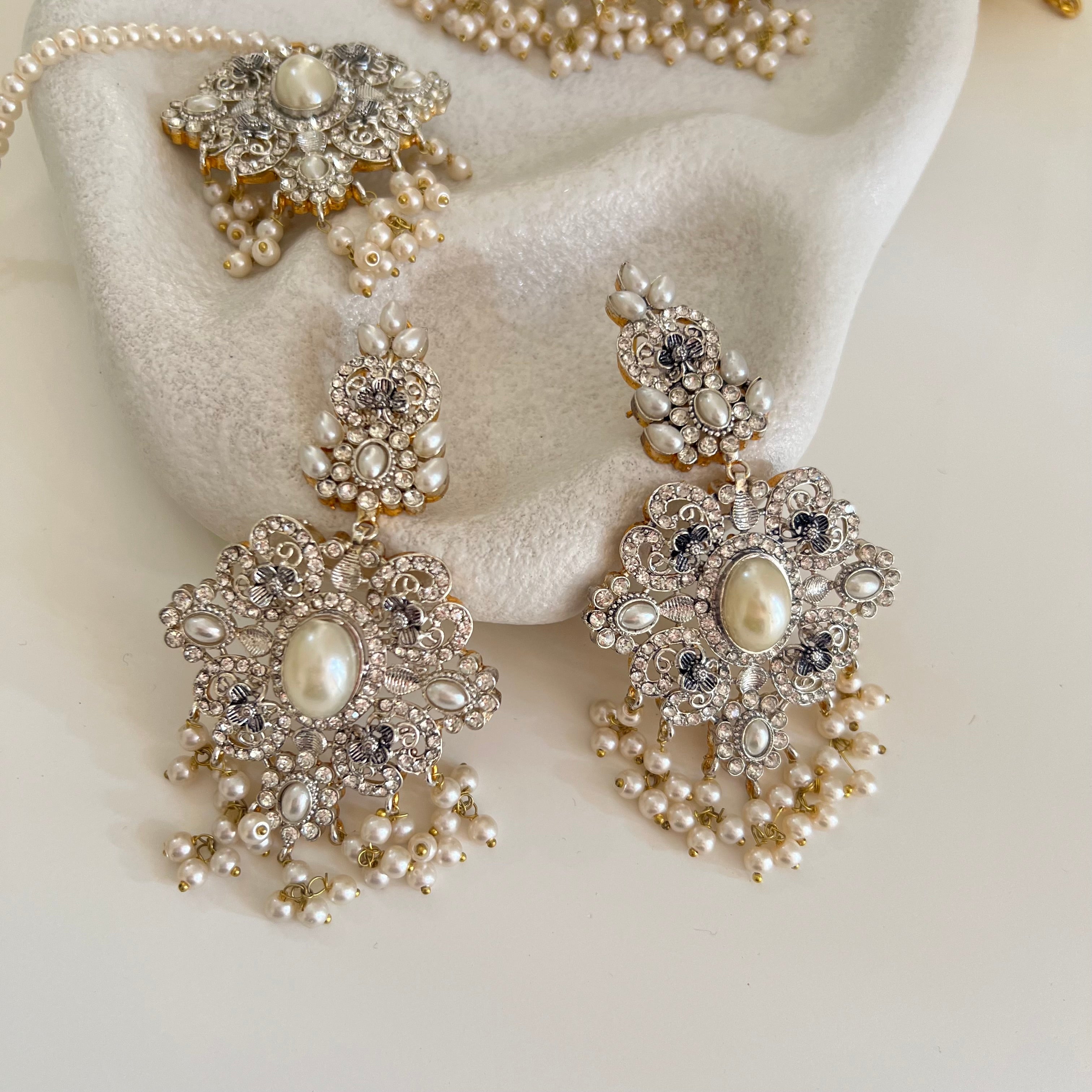 Neha Choker Set