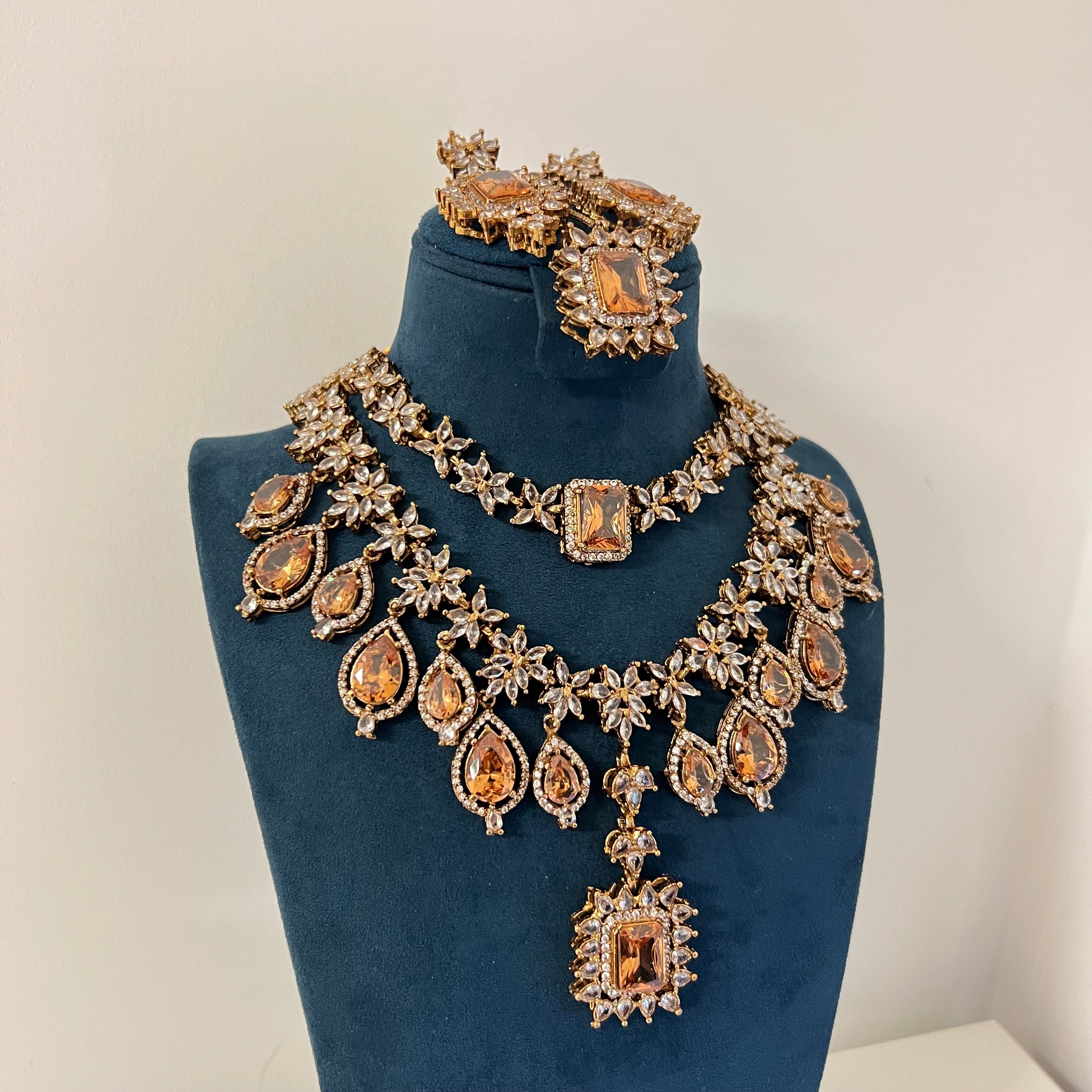 Samina Necklace Set
