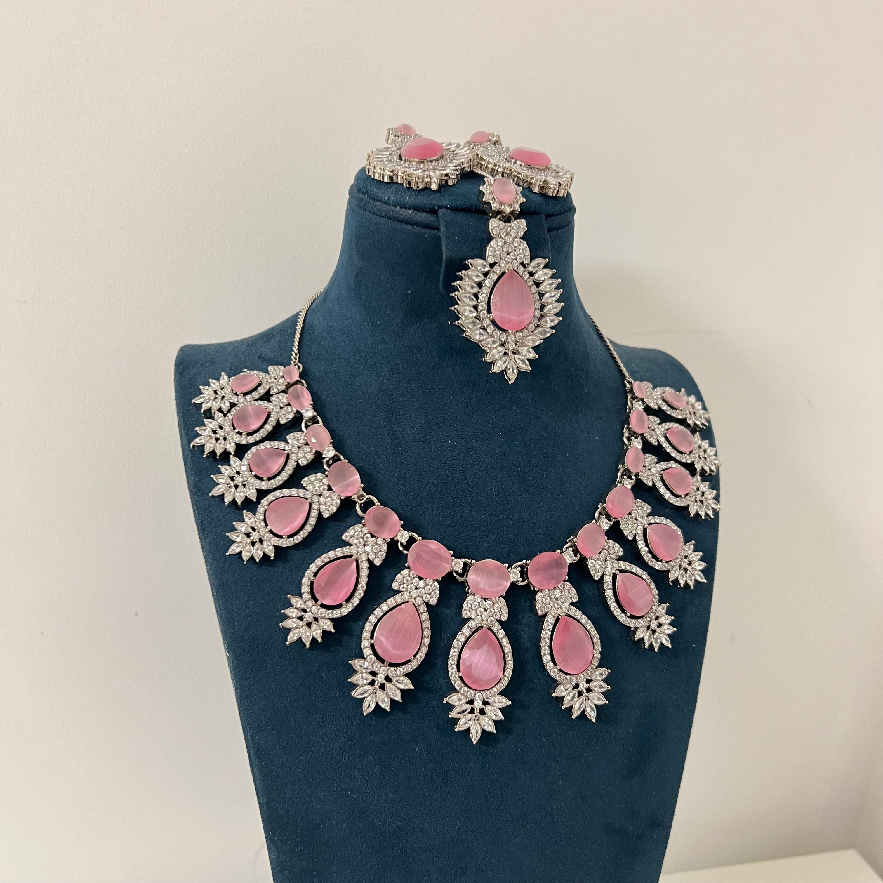 Hooriyah Necklace Set