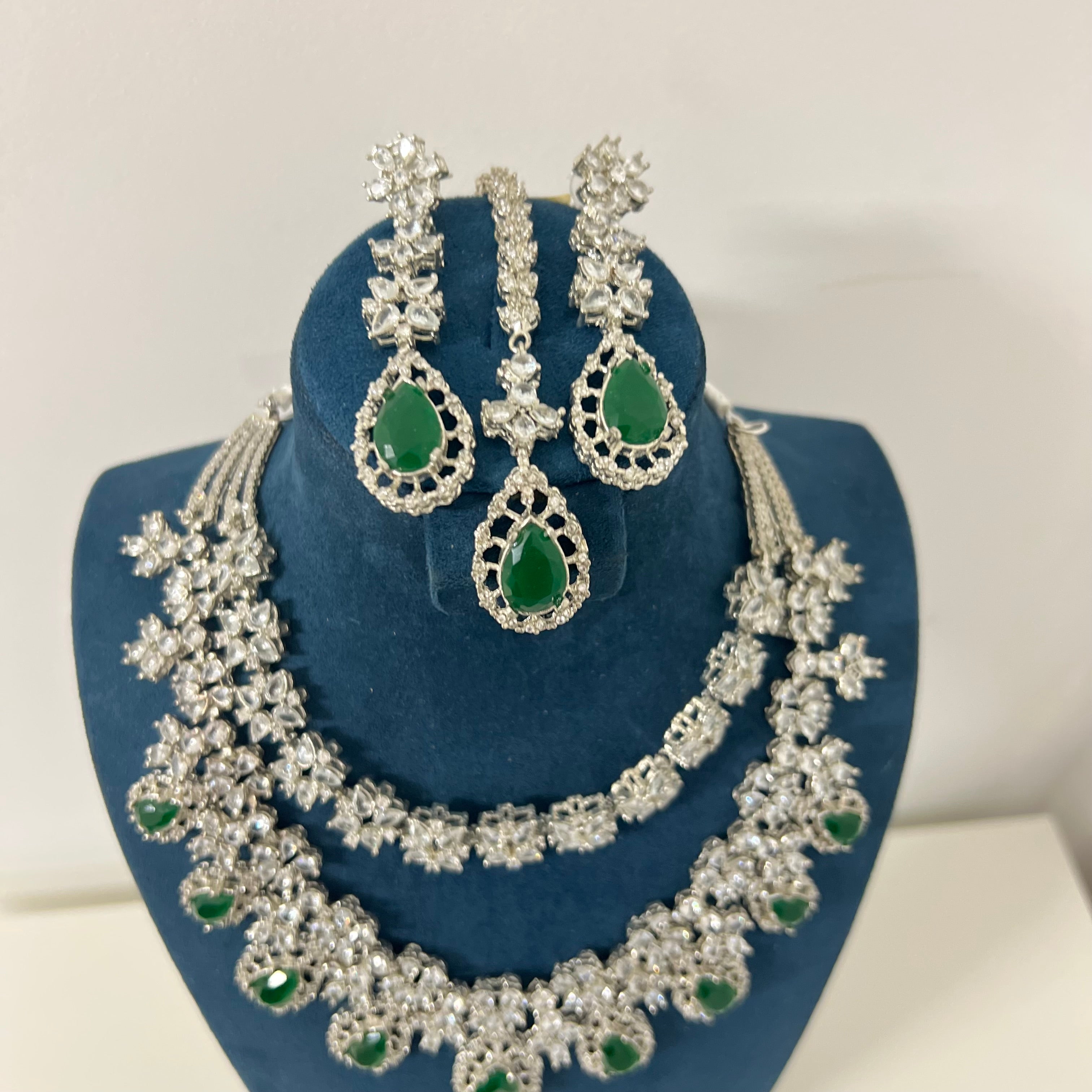 Siana Necklace Set
