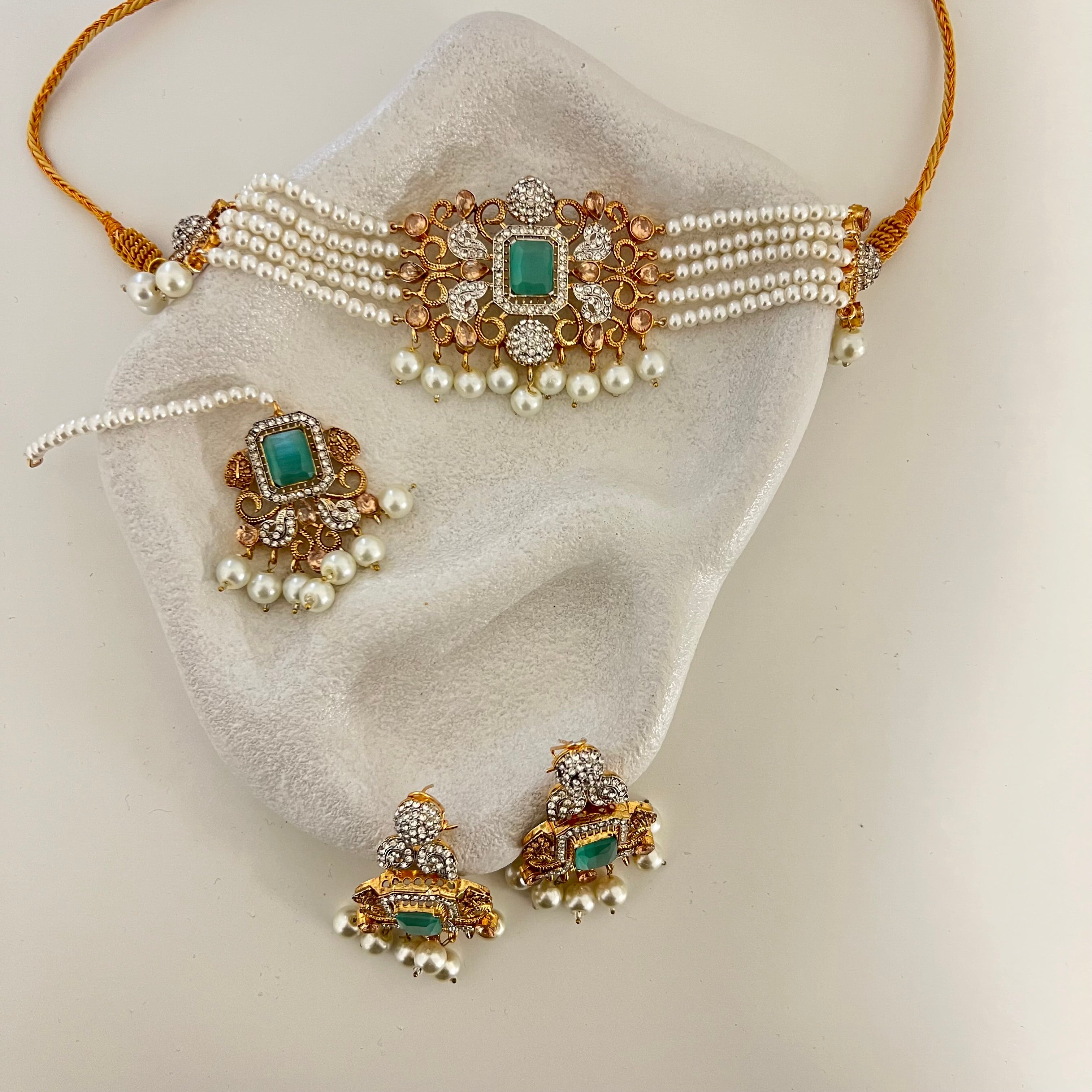 karina Choker Set Mint