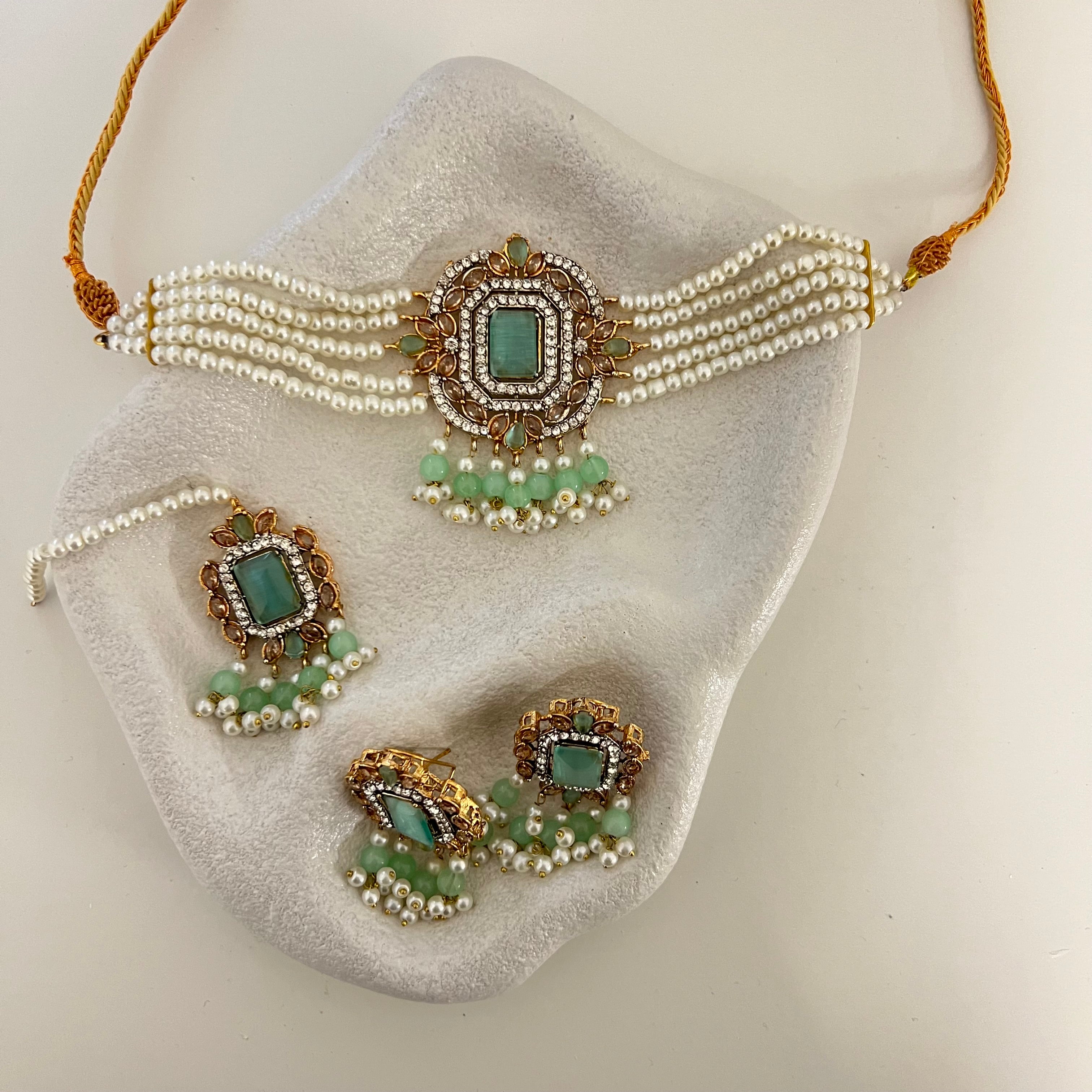 Sumaiya Choker Set