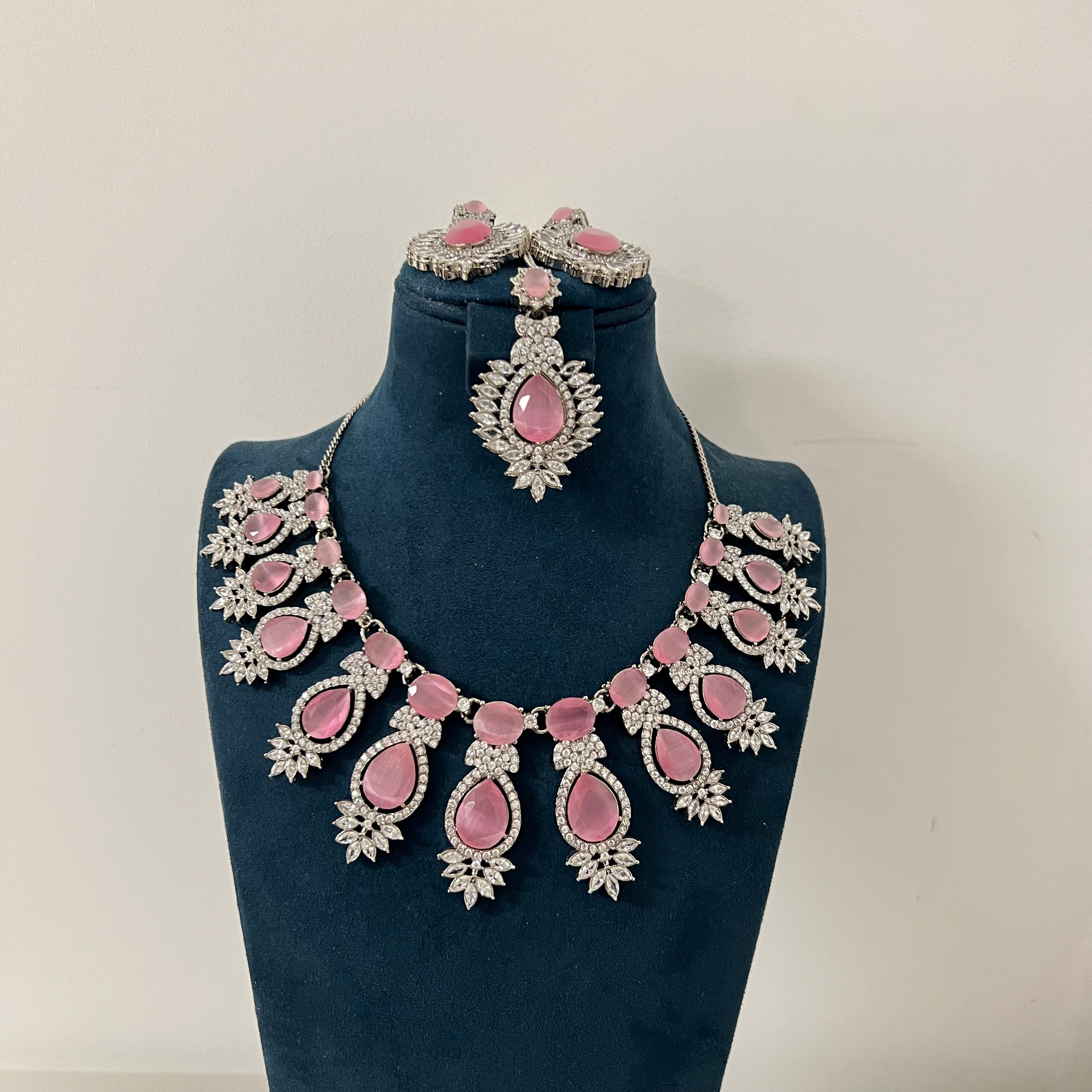 Hooriyah Necklace Set