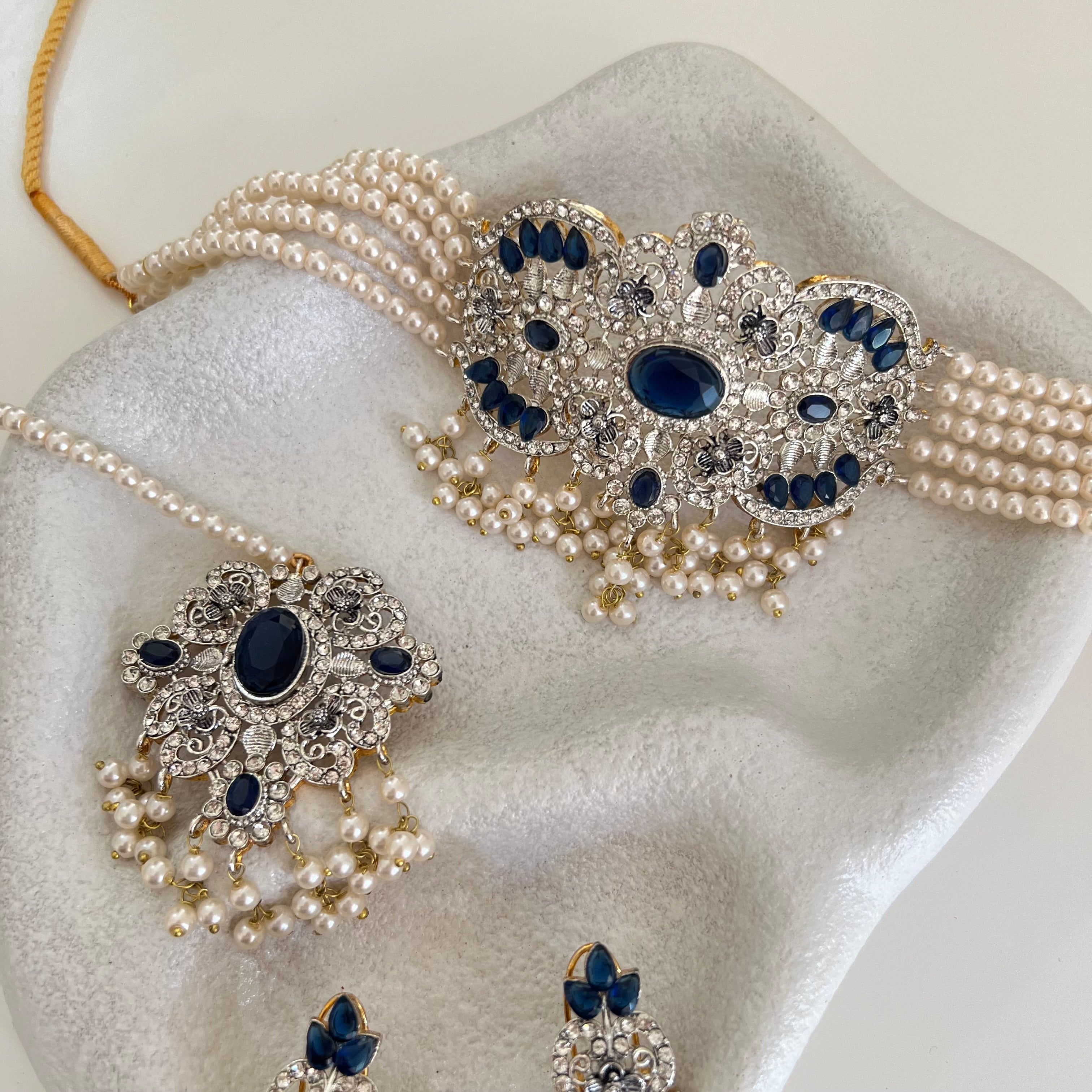 Neha Choker Set