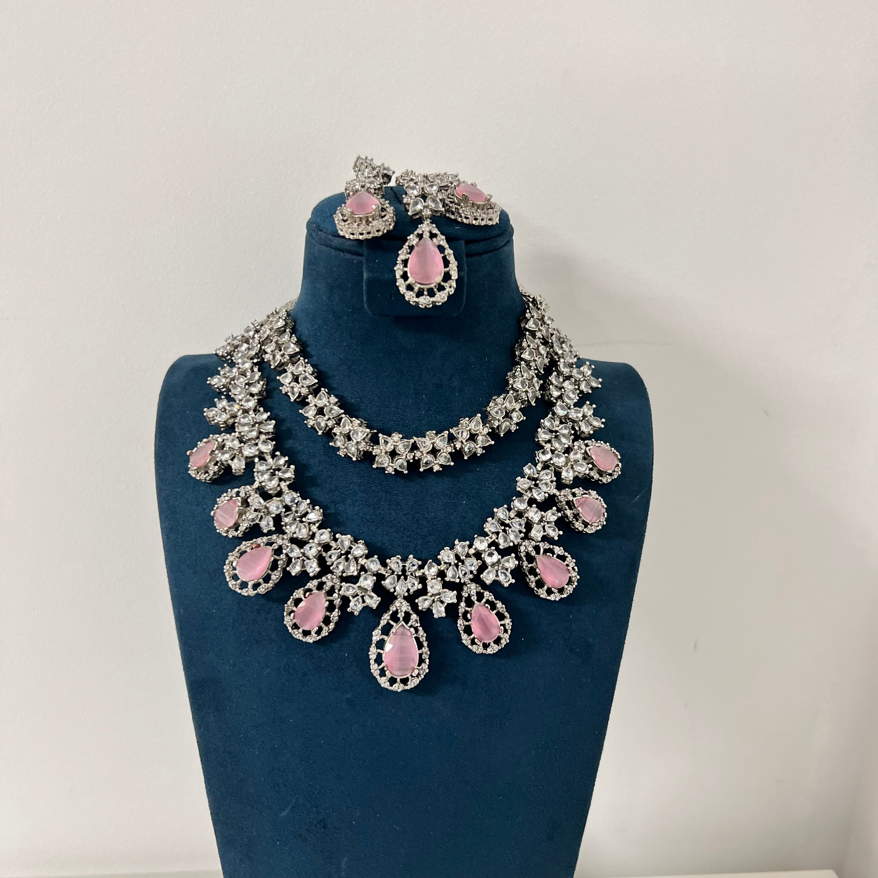 Siana Necklace Set