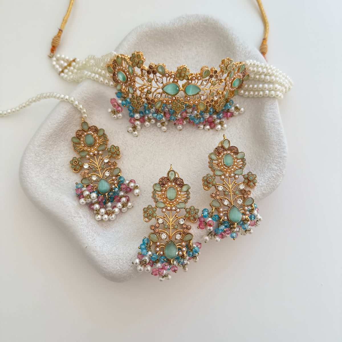 Reama Choker Set