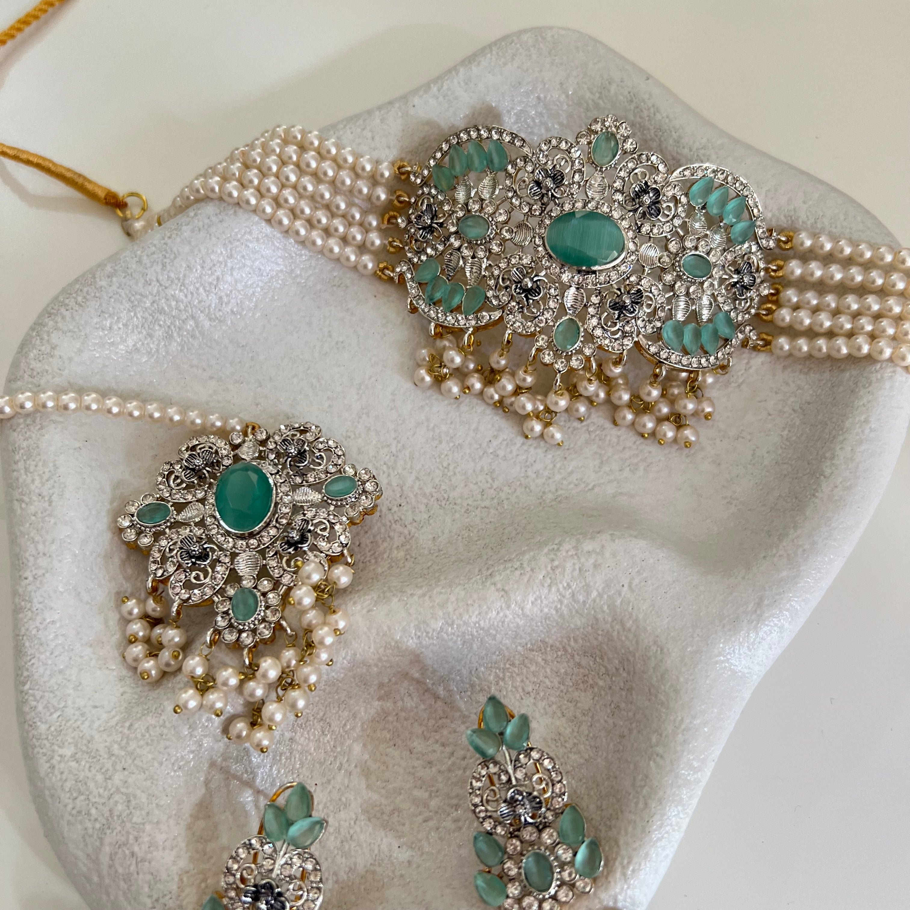 Neha Choker Set