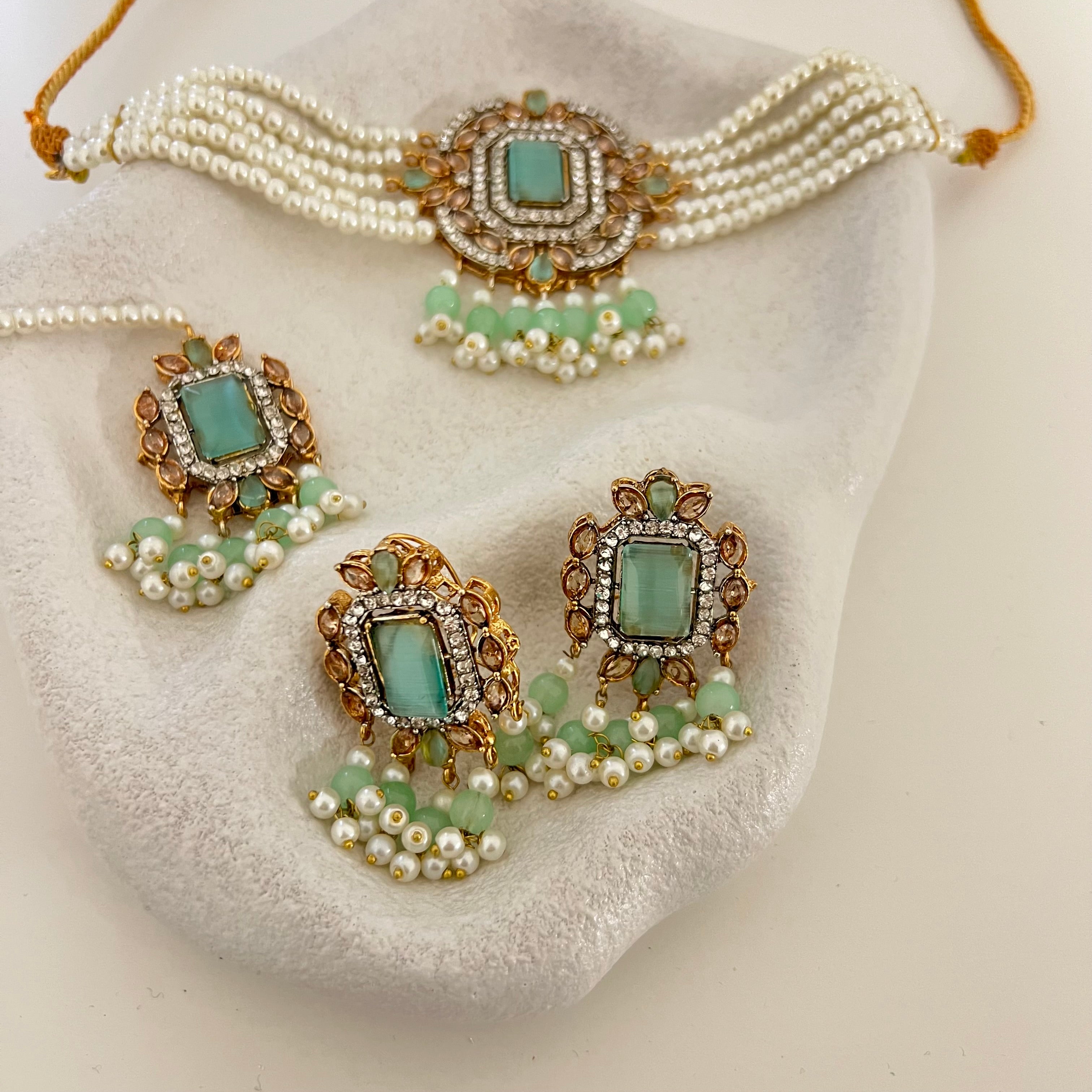 Sumaiya Choker Set