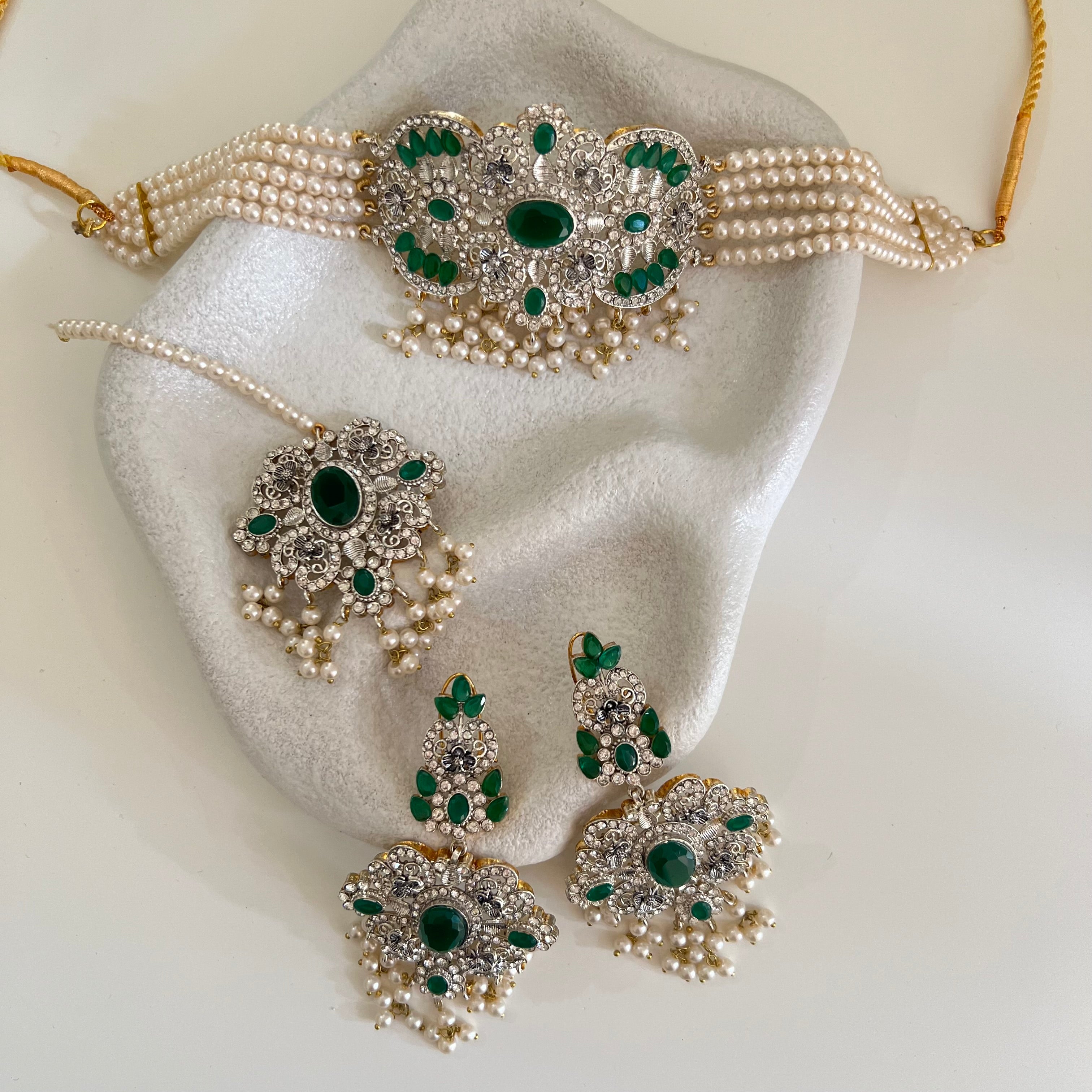 Neha Choker Set