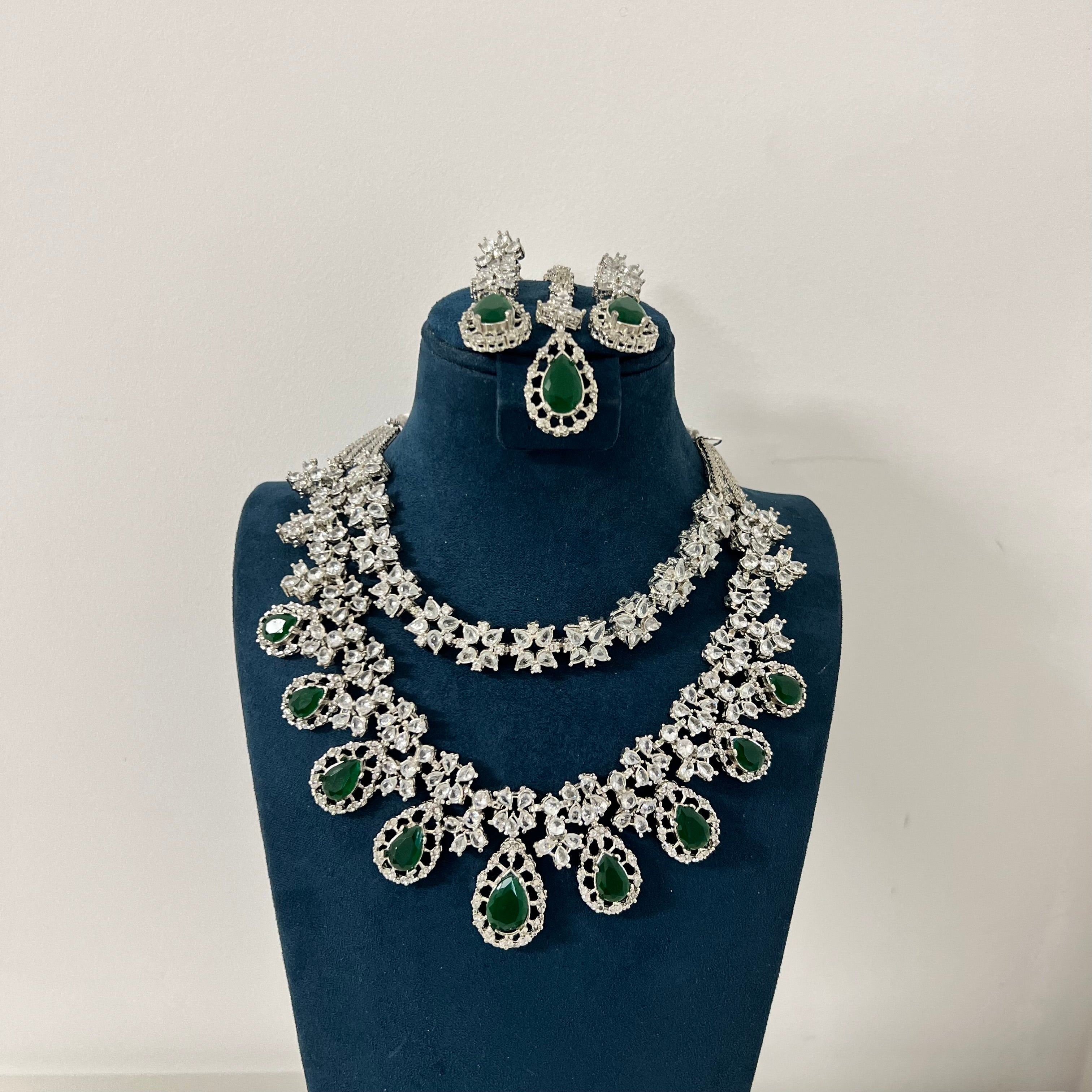 Siana Necklace Set