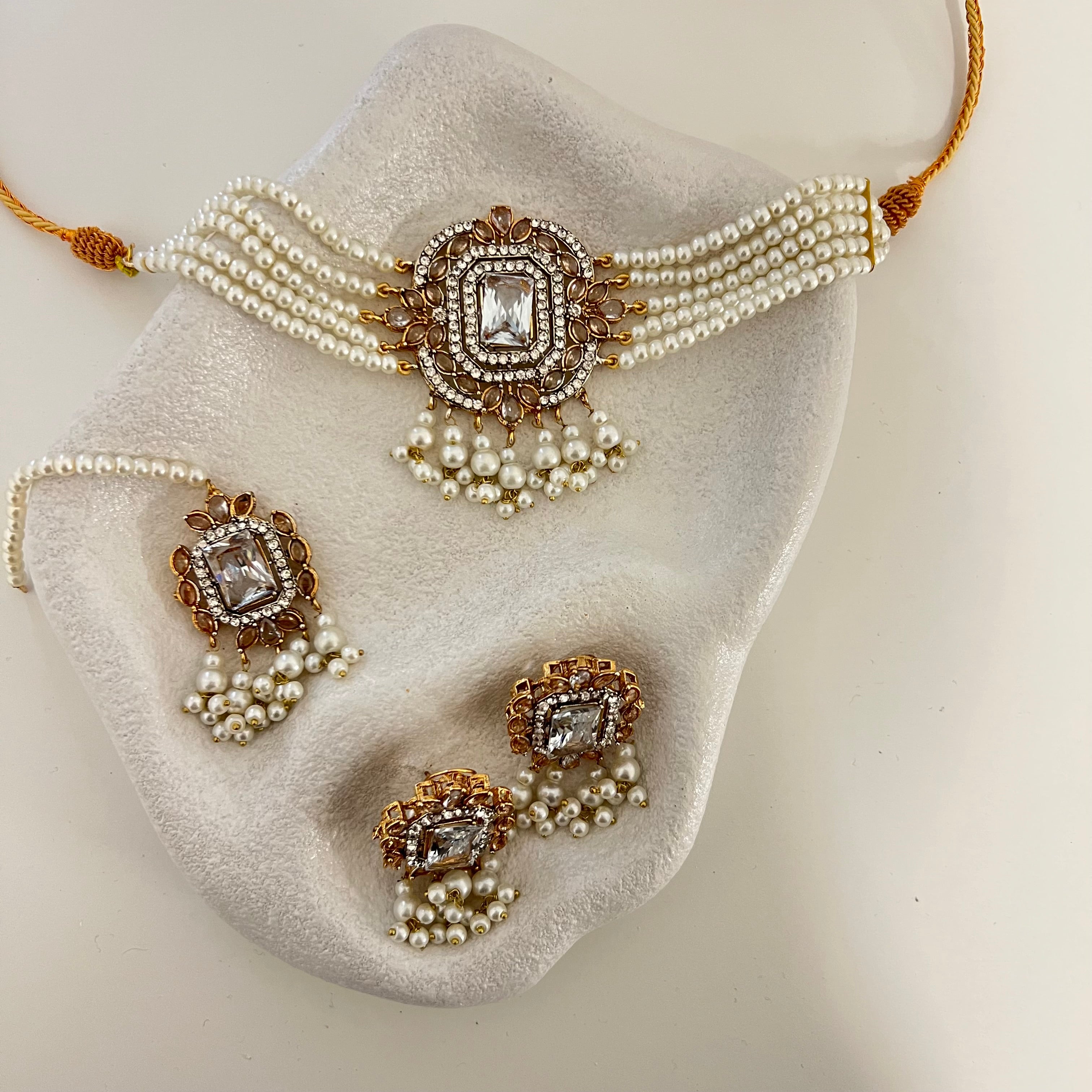 Sumaiya Choker Set
