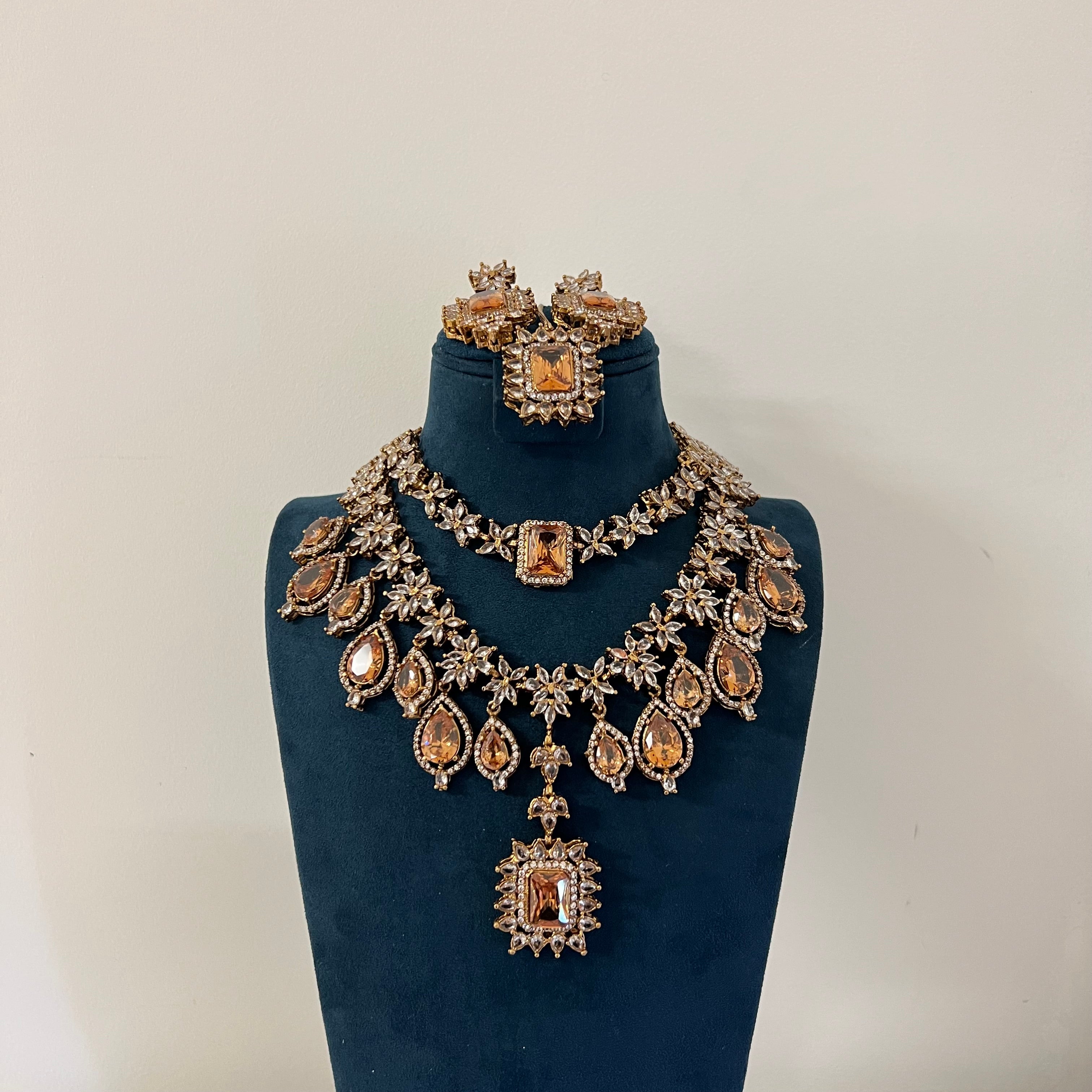 Samina Necklace Set
