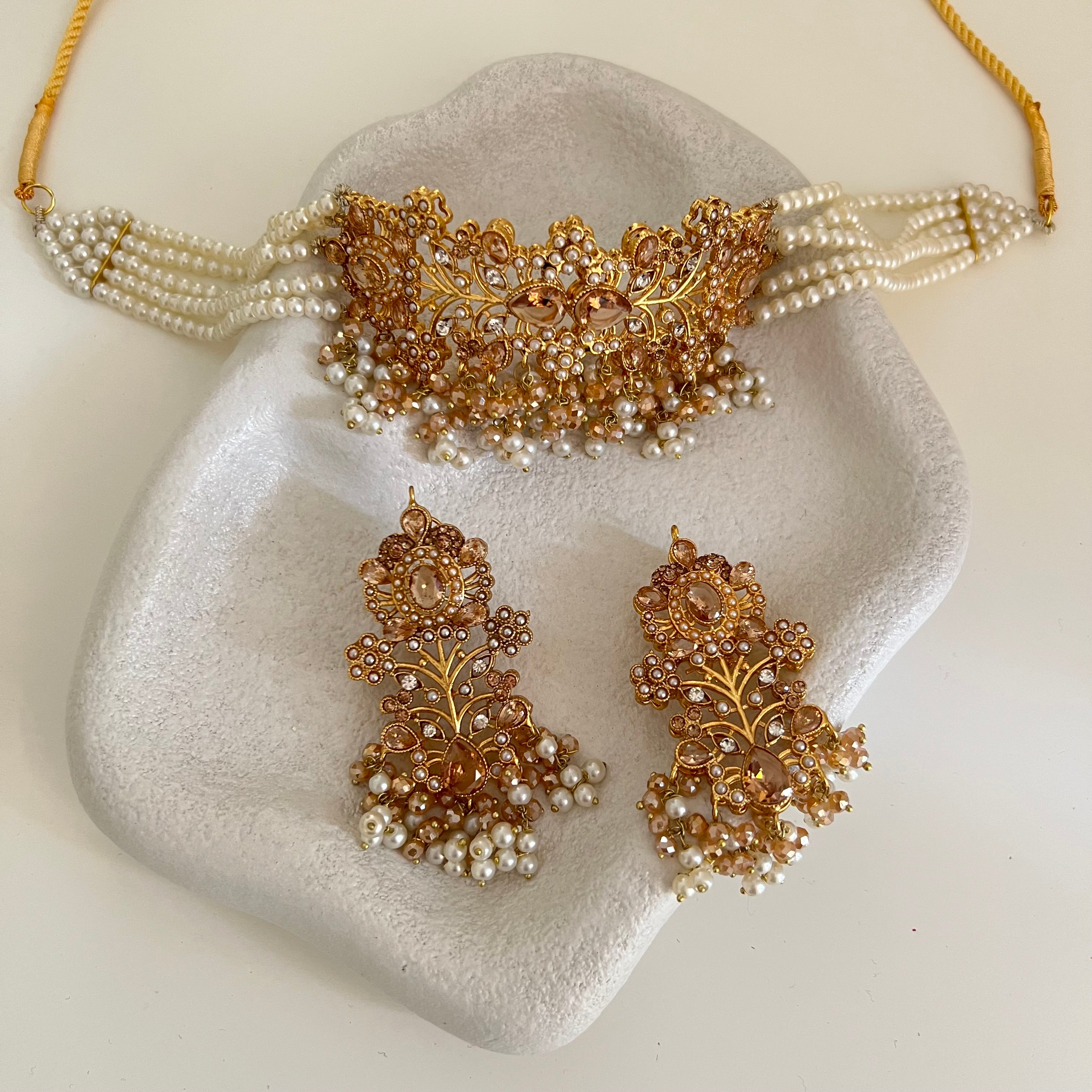 Reama Choker Set