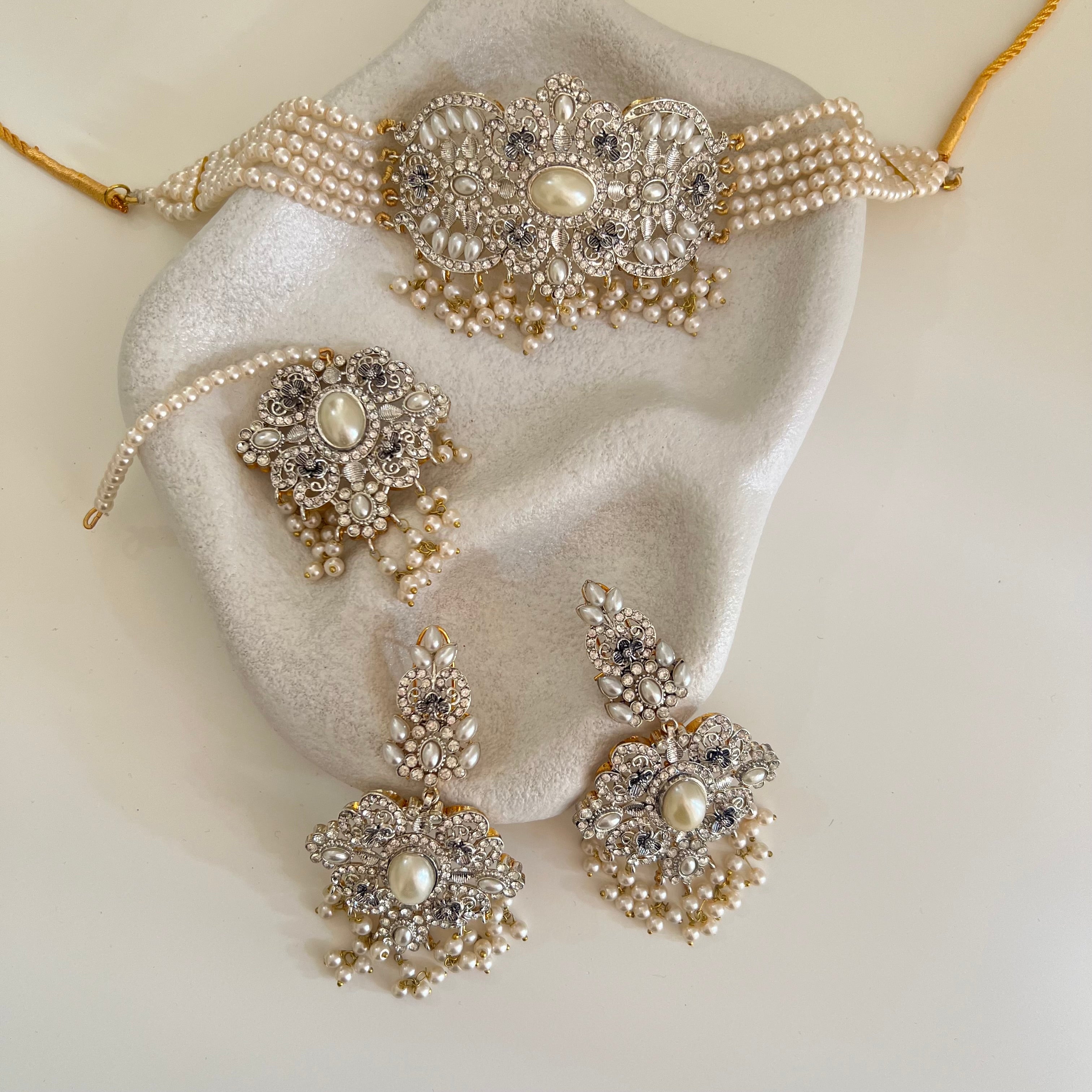 Neha Choker Set
