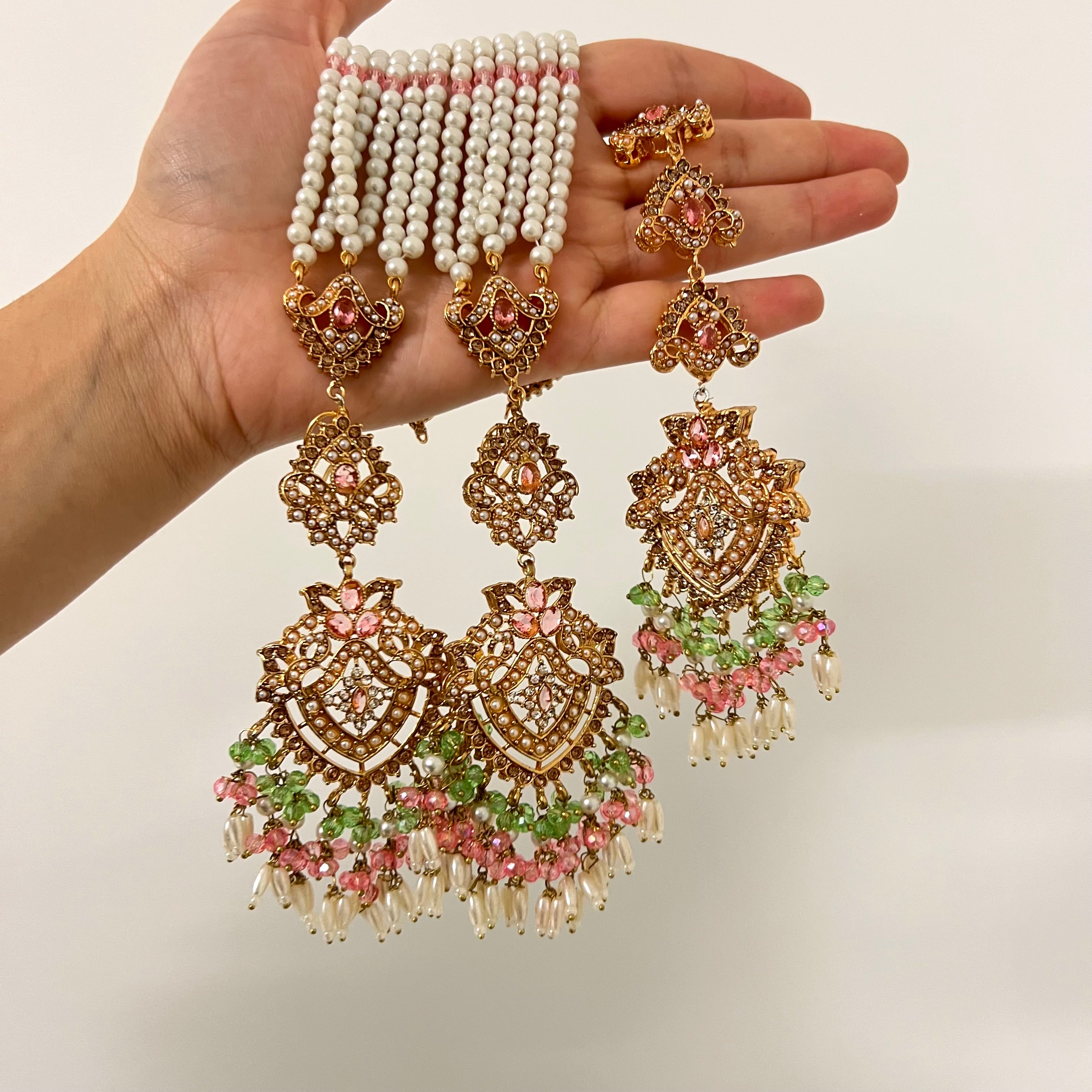 Sureya Earrings & Tikka Green/Pink