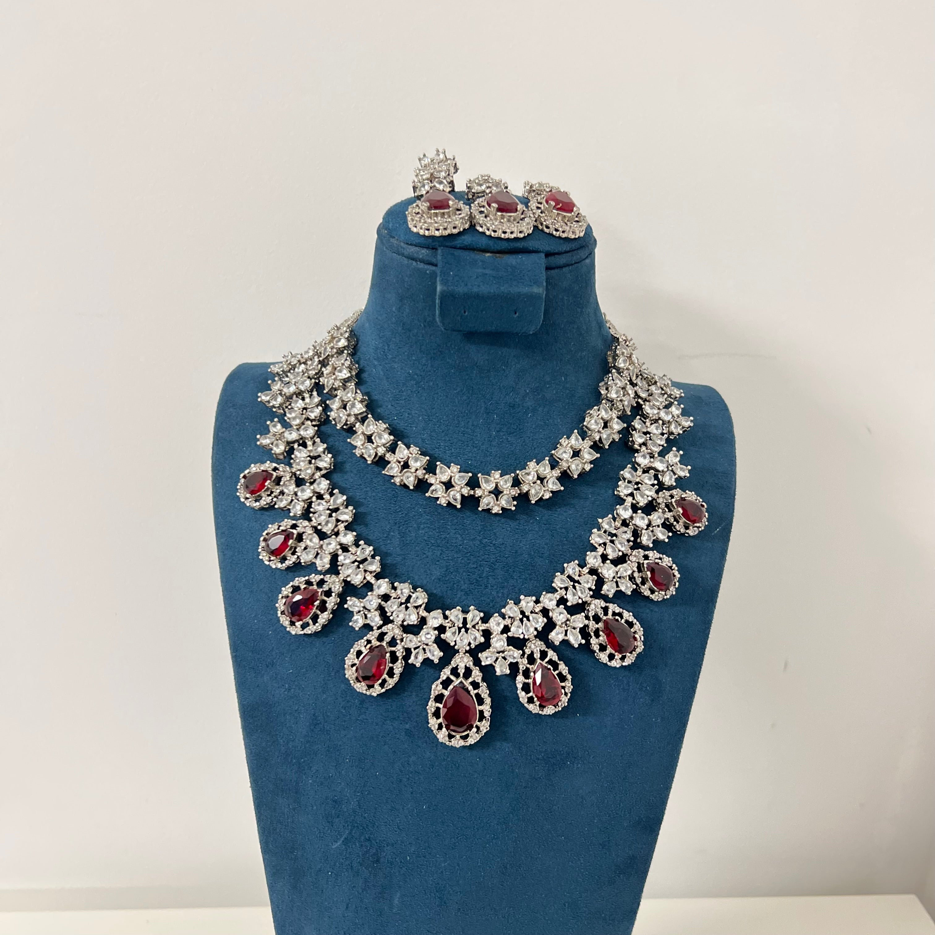 Siana Necklace Set