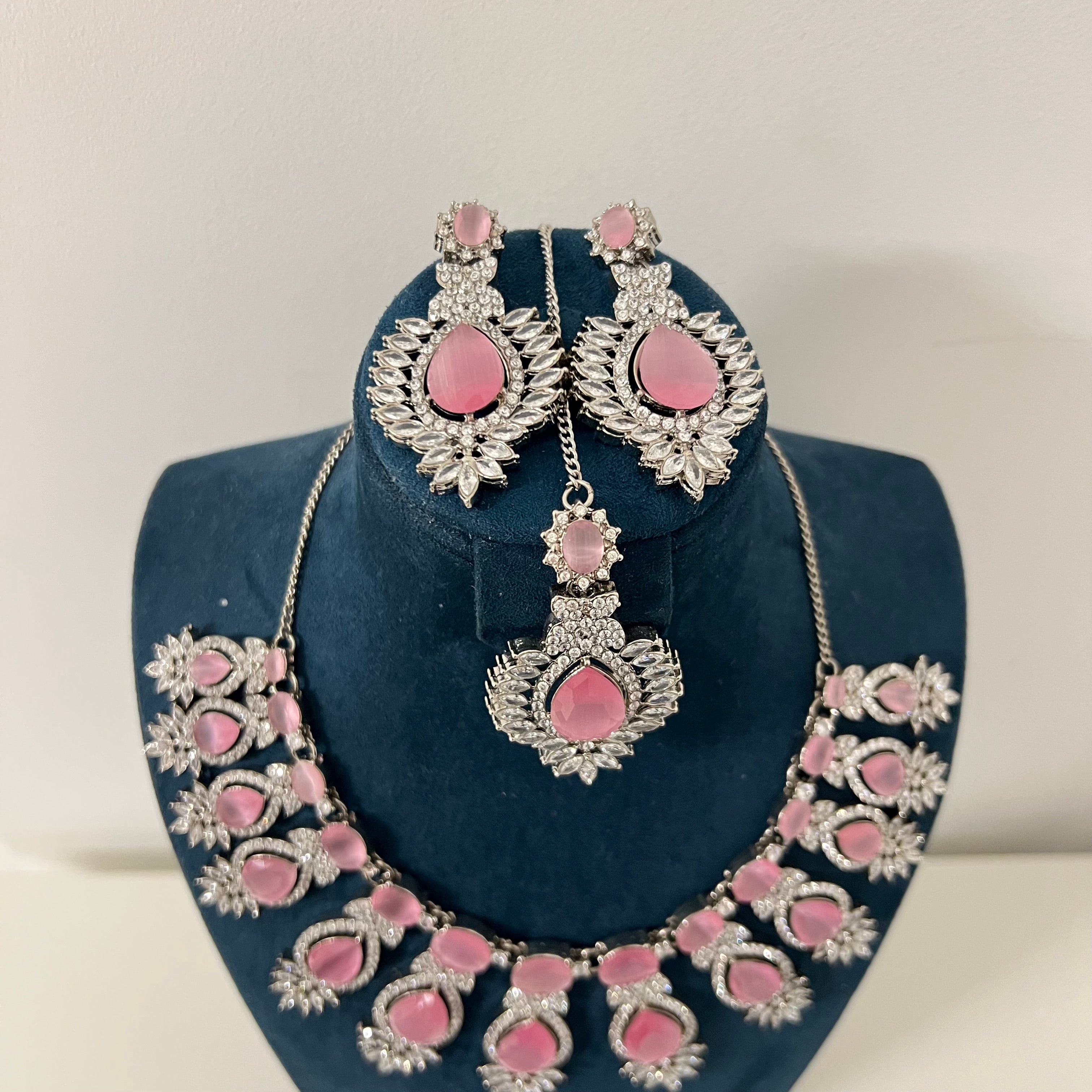 Hooriyah Necklace Set