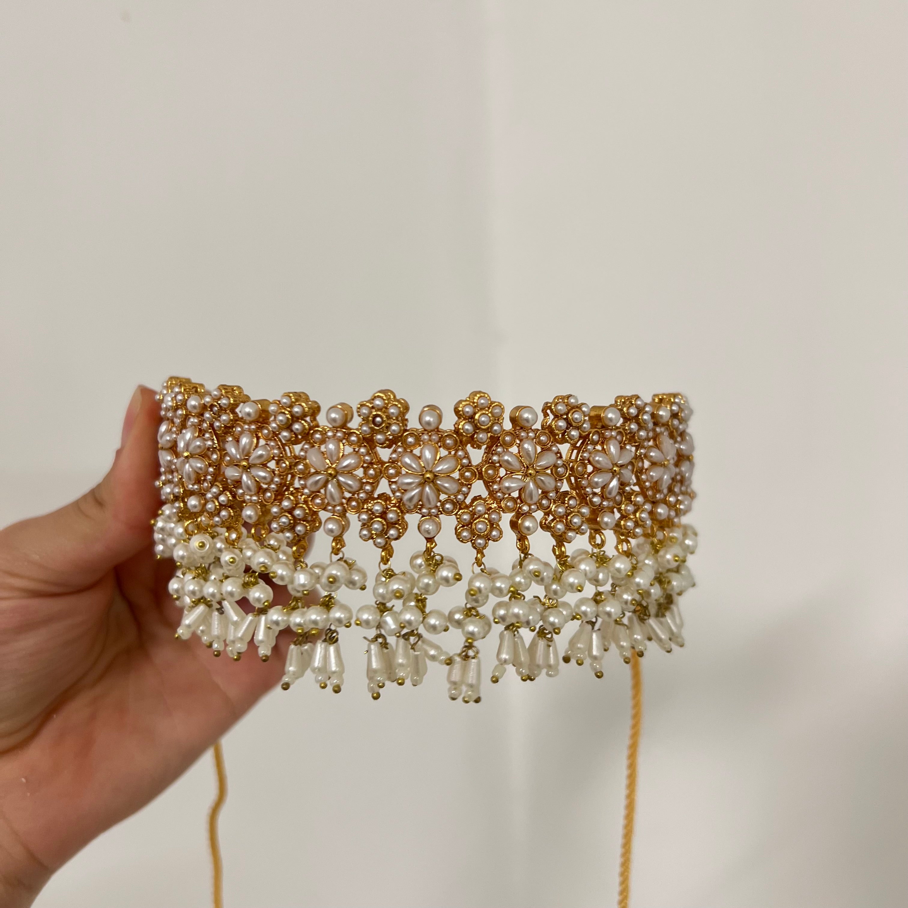 Nazrin Choker Set White