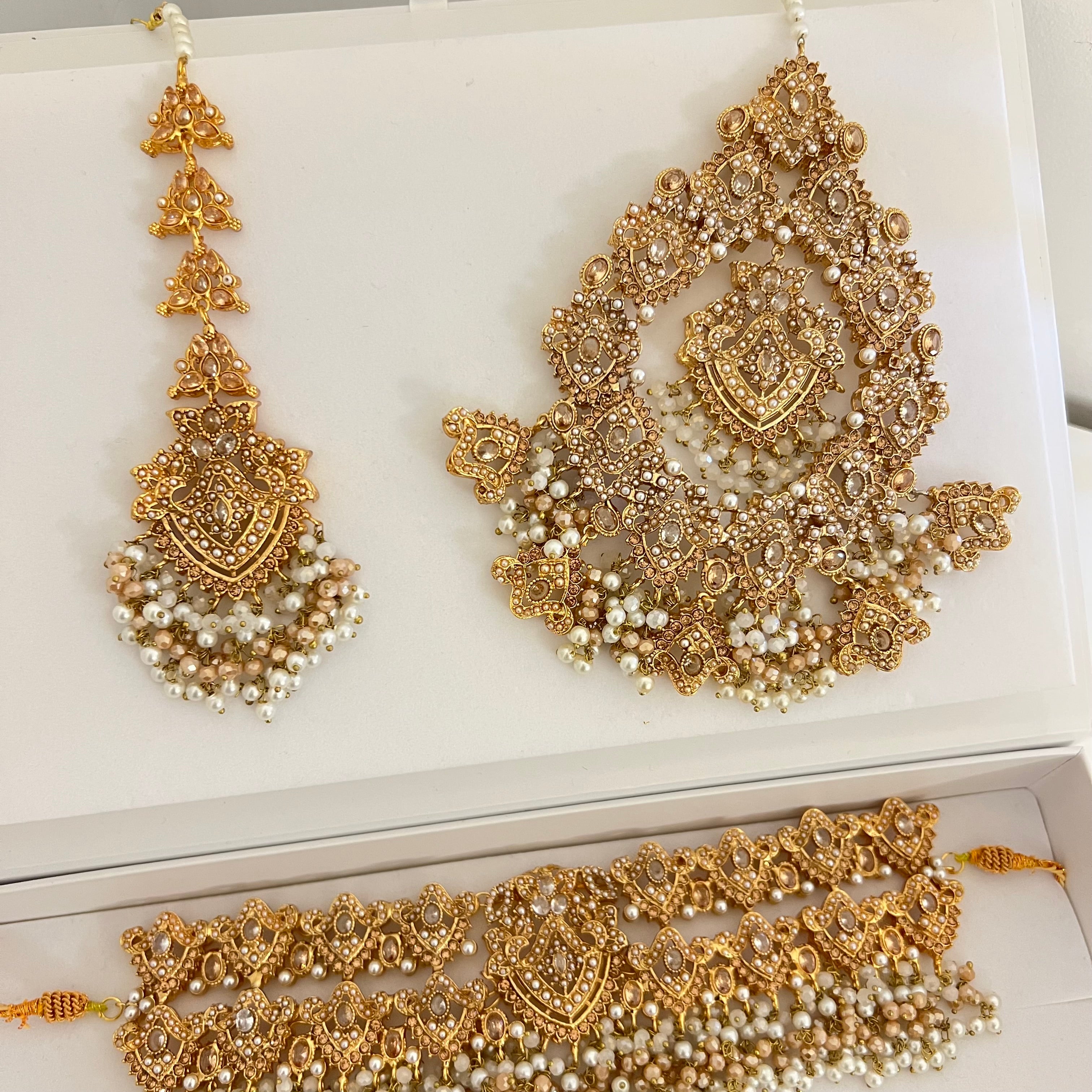 Isha Choker Set Gold