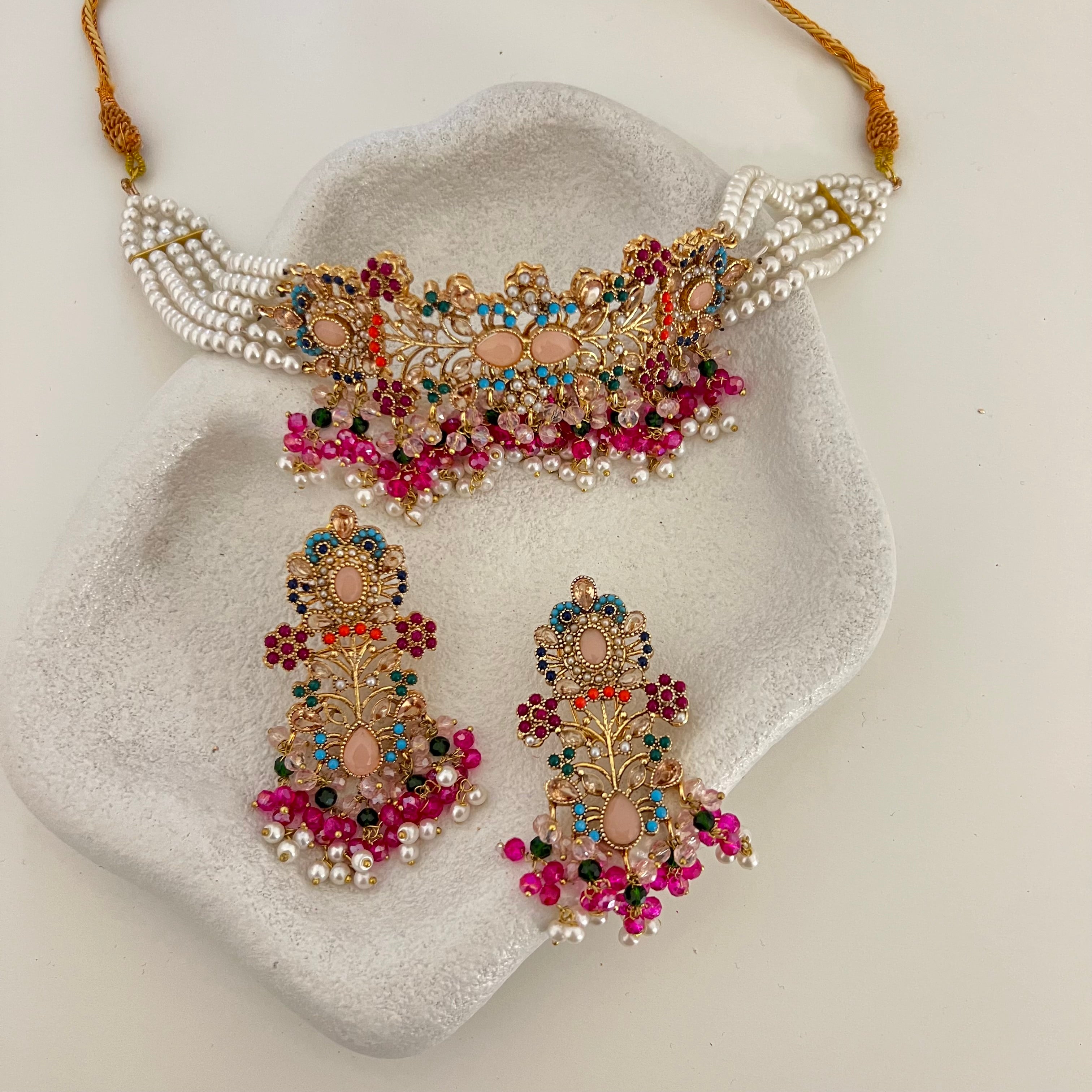 Reama Choker Set