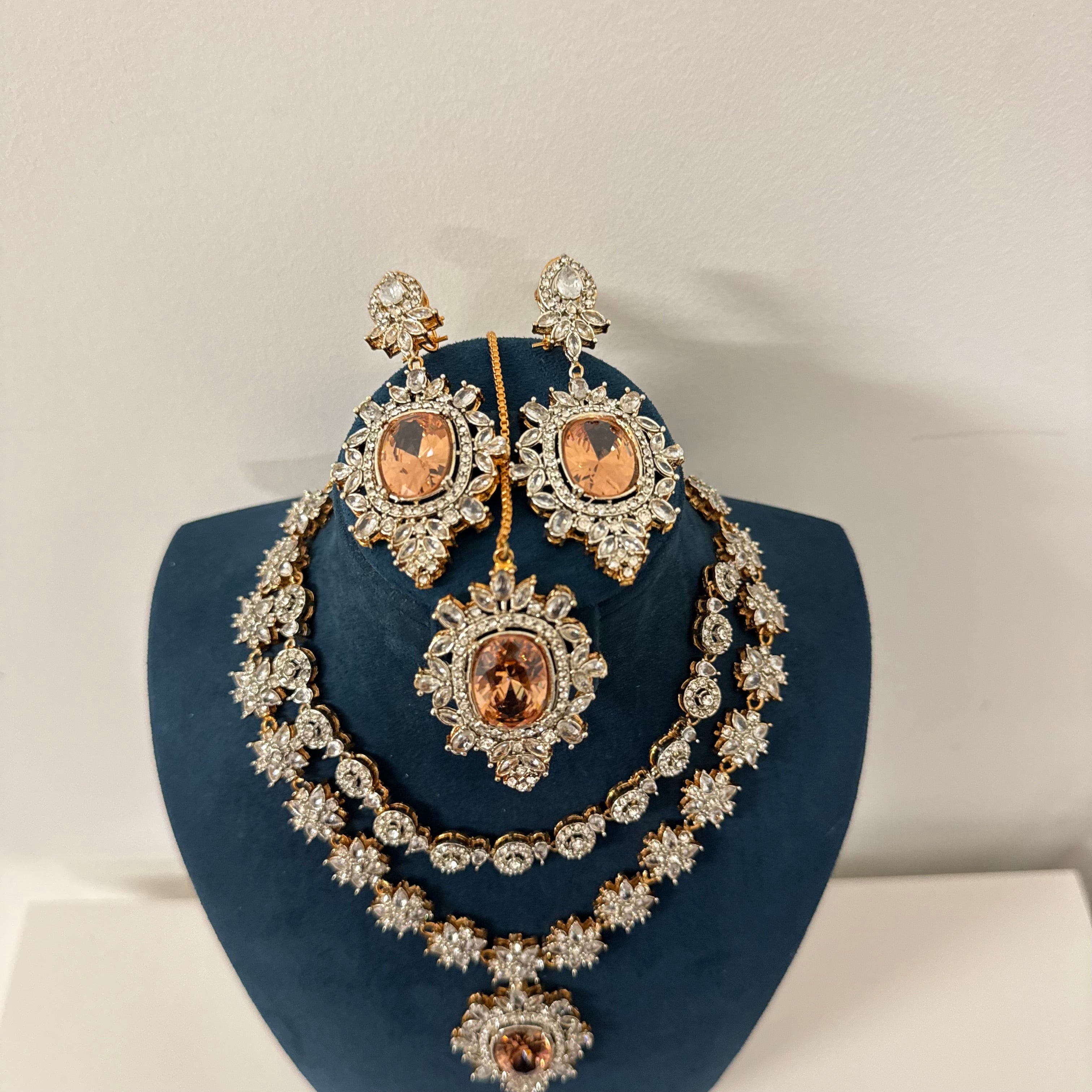Saima Necklace Set