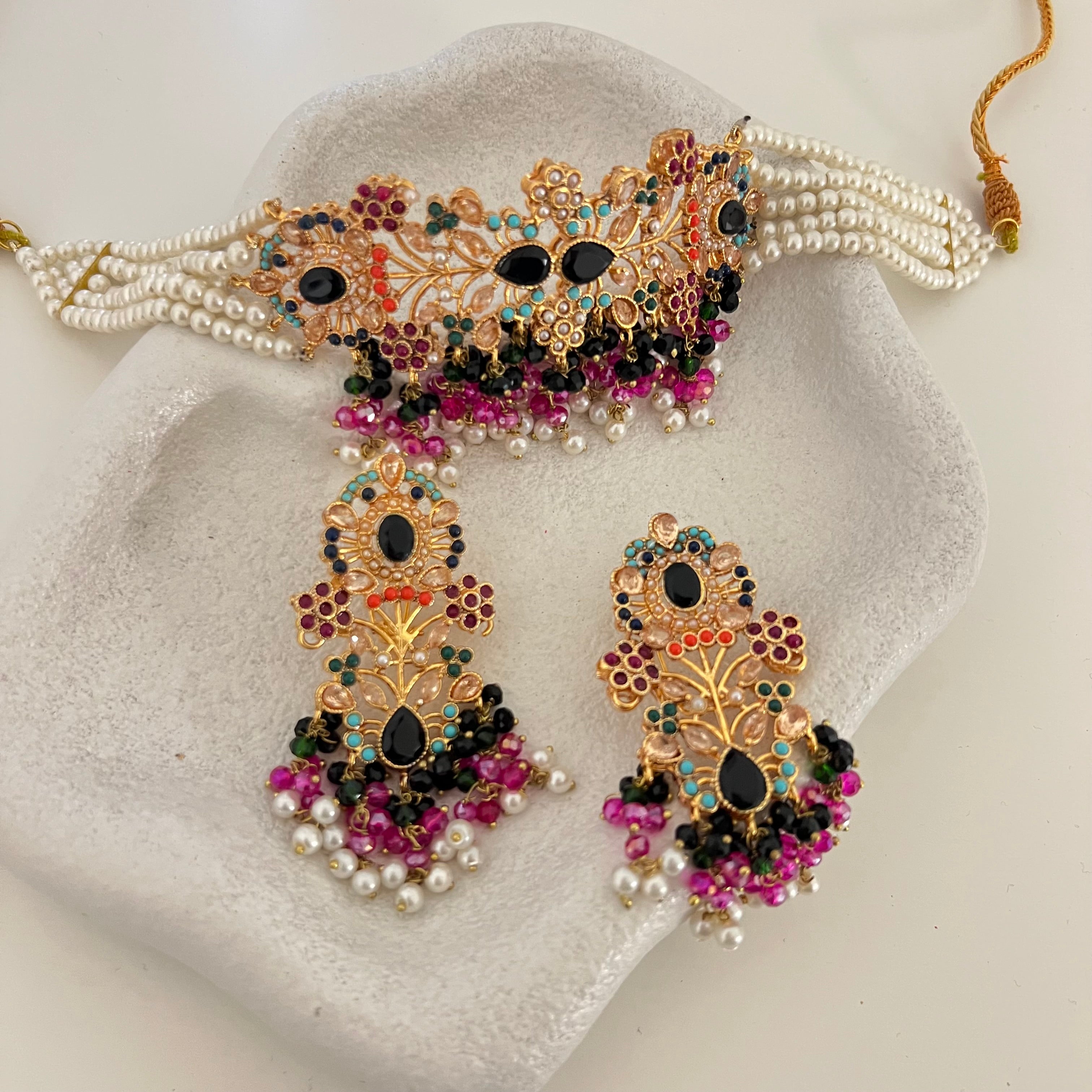 Reama Choker Set