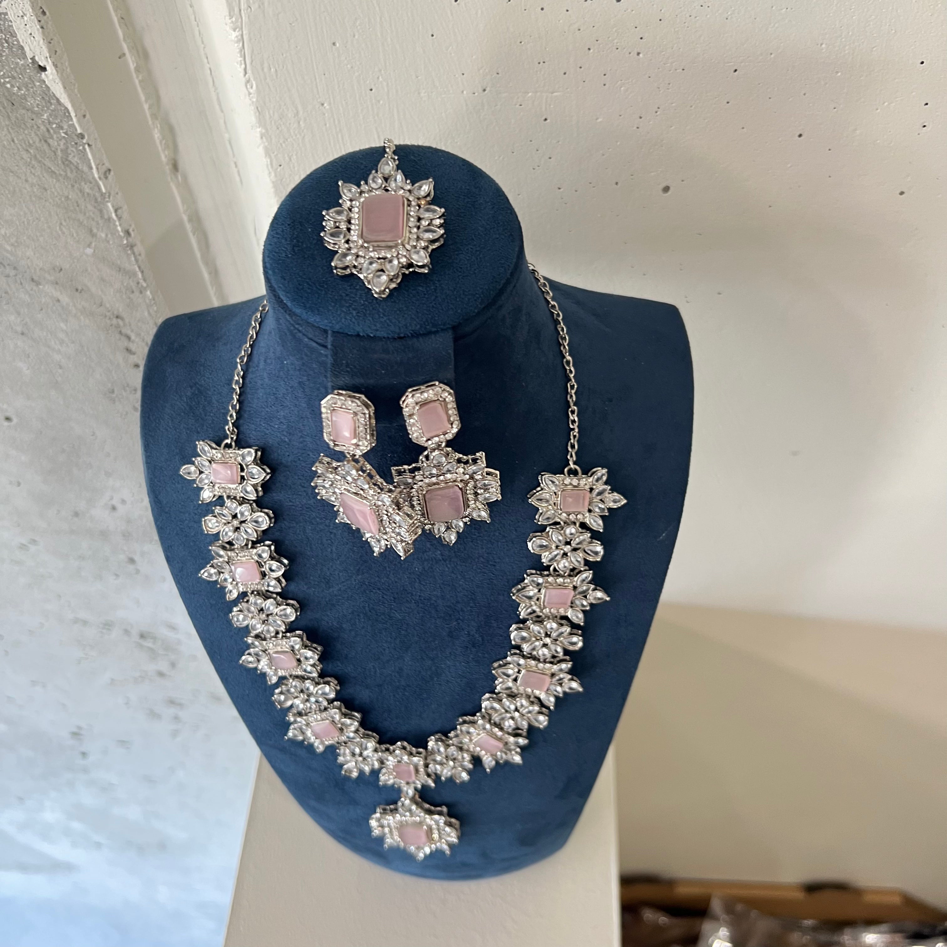 Ayma Necklace Set Baby Pink