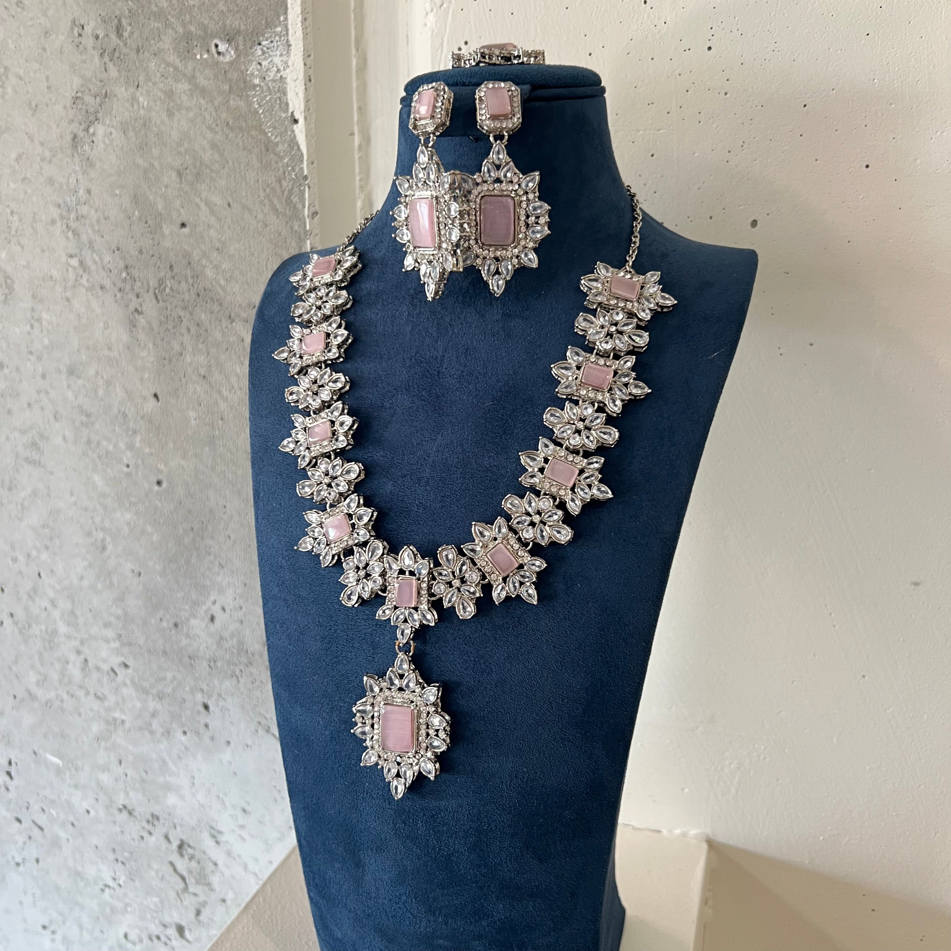 Ayma Necklace Set Baby Pink