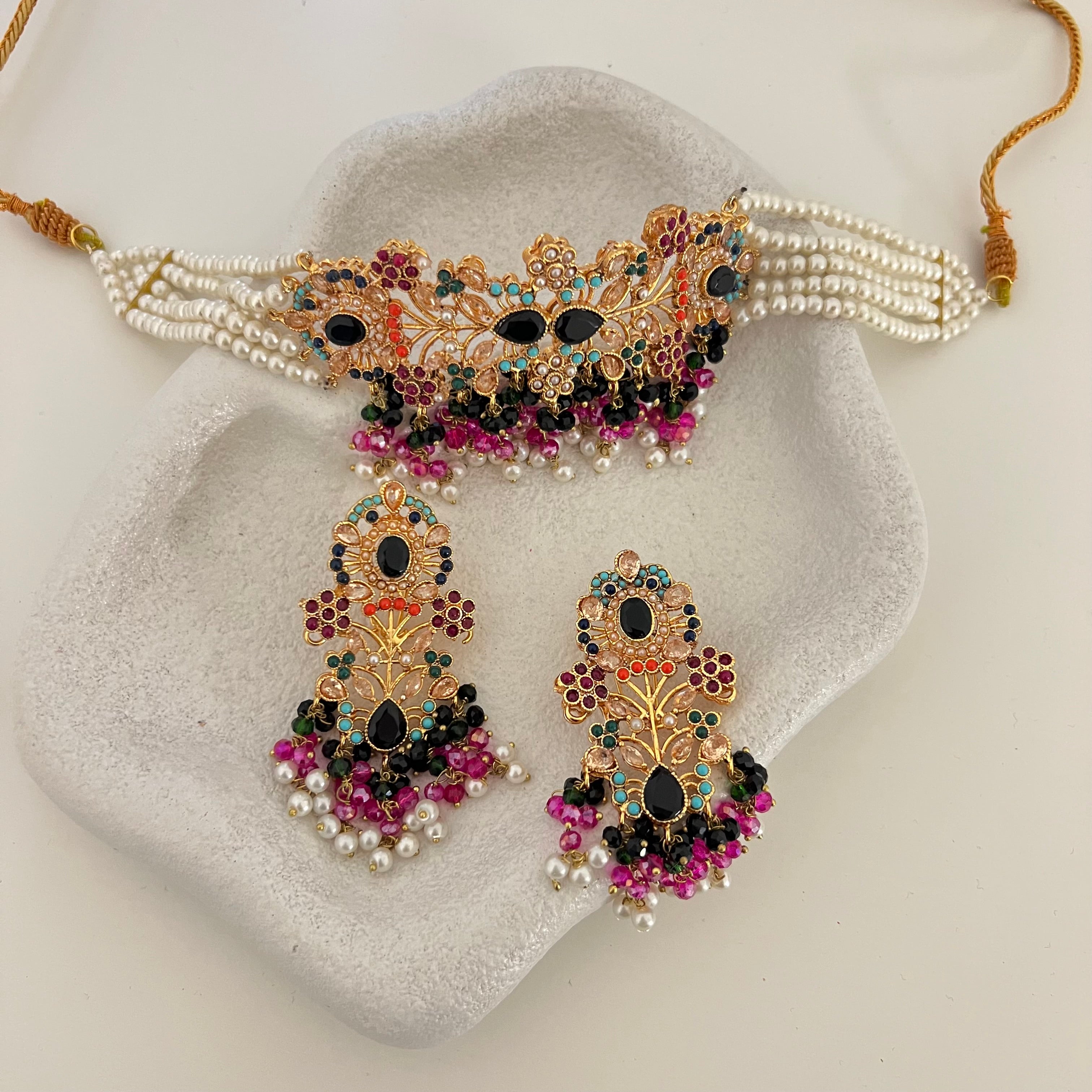 Reama Choker Set