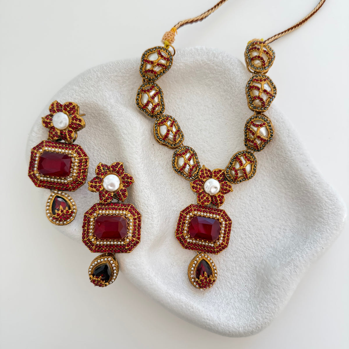 Haniya Necklace Set